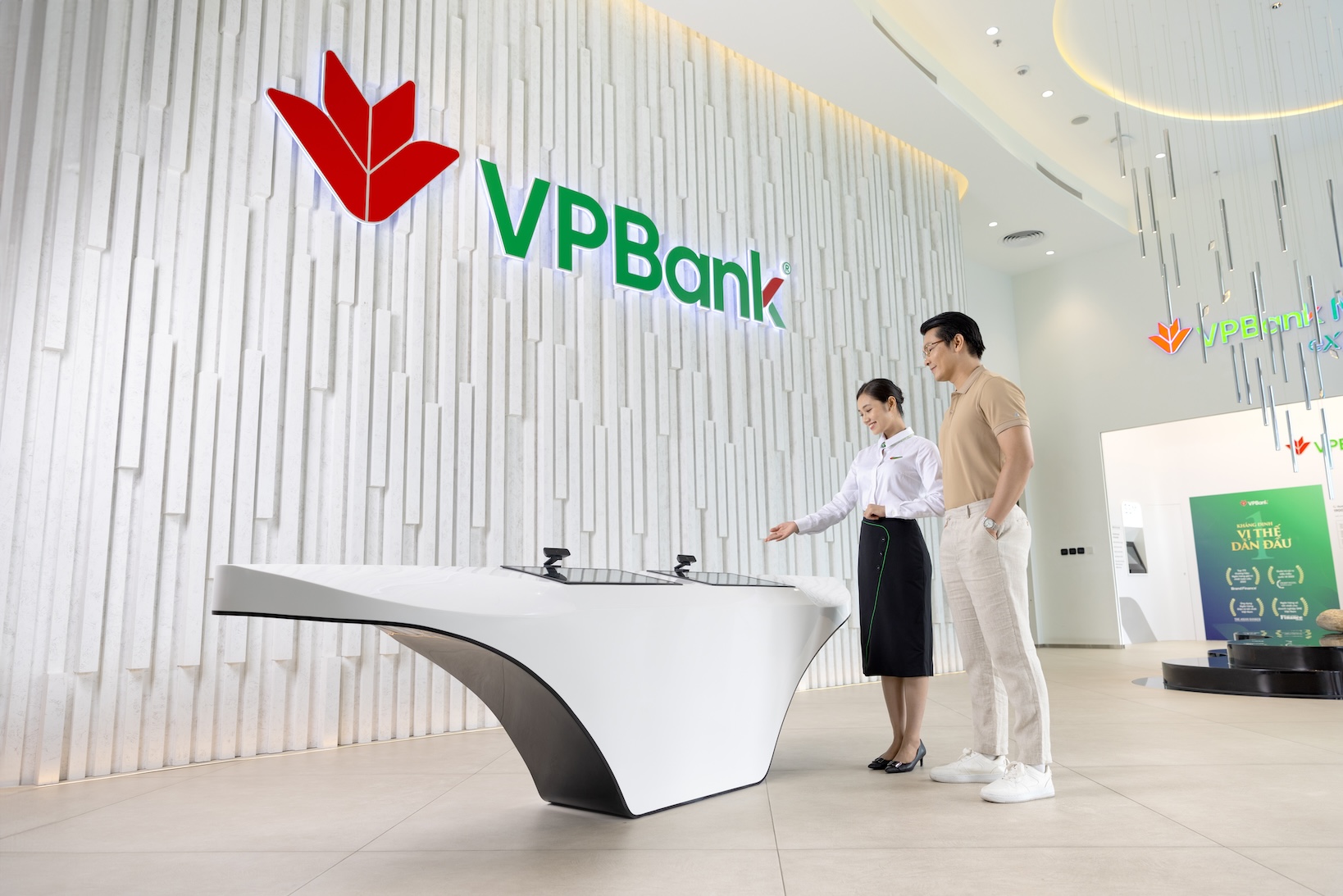 VPBank hợp tác Ping An xây dựng hệ thống ngân hàng lõi xử lý 1 tỷ giao dịch/ngày- Ảnh 1. VPBank hợp tác Ping An xây dựng hệ thống ngân hàng lõi xử lý 1 tỷ giao dịch/ngày- Ảnh 1.