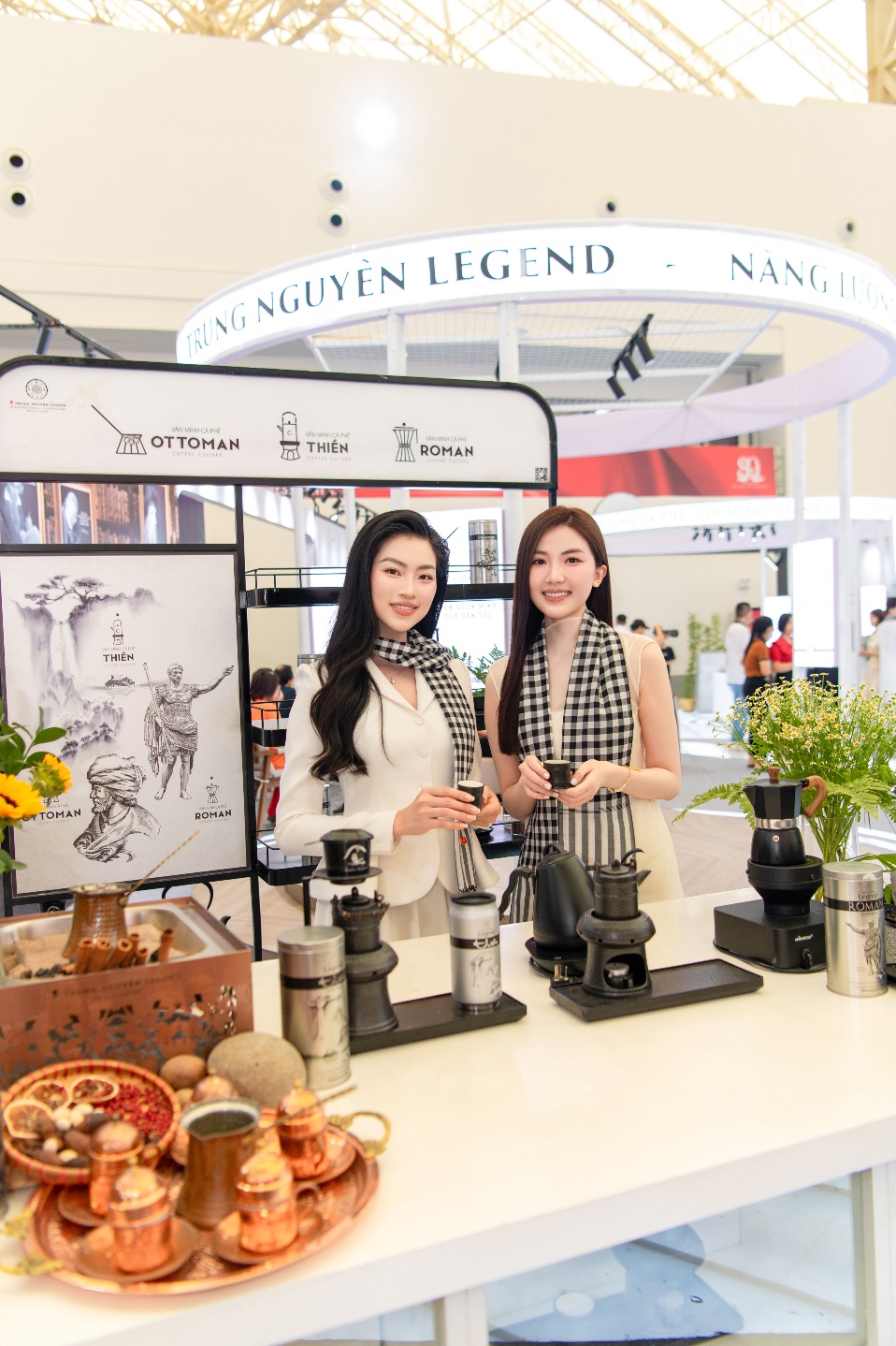 Các người đẹp Việt lan tỏa năng lượng tỉnh thức cùng Trung Nguyên Legend tại triển lãm A80- Ảnh 2. Các người đẹp Việt lan tỏa năng lượng tỉnh thức cùng Trung Nguyên Legend tại triển lãm A80- Ảnh 2.