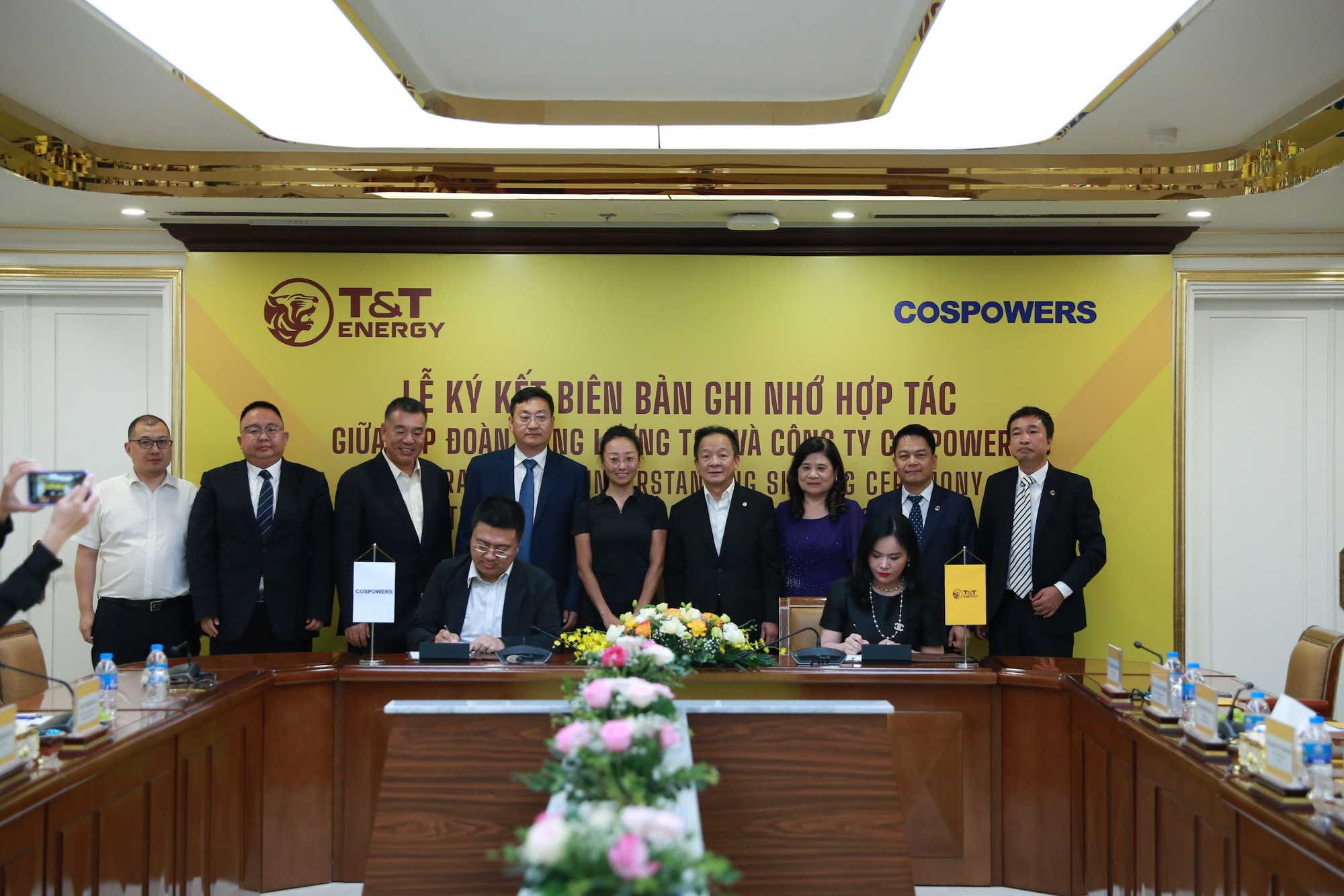 Thấy gì từ việc T&T Group của bầu Hiển thần tốc hoàn thành đường truyền tải điện từ Lào về Việt Nam?- Ảnh 4. Thấy gì từ việc T&T Group của bầu Hiển thần tốc hoàn thành đường truyền tải điện từ Lào về Việt Nam?- Ảnh 4.