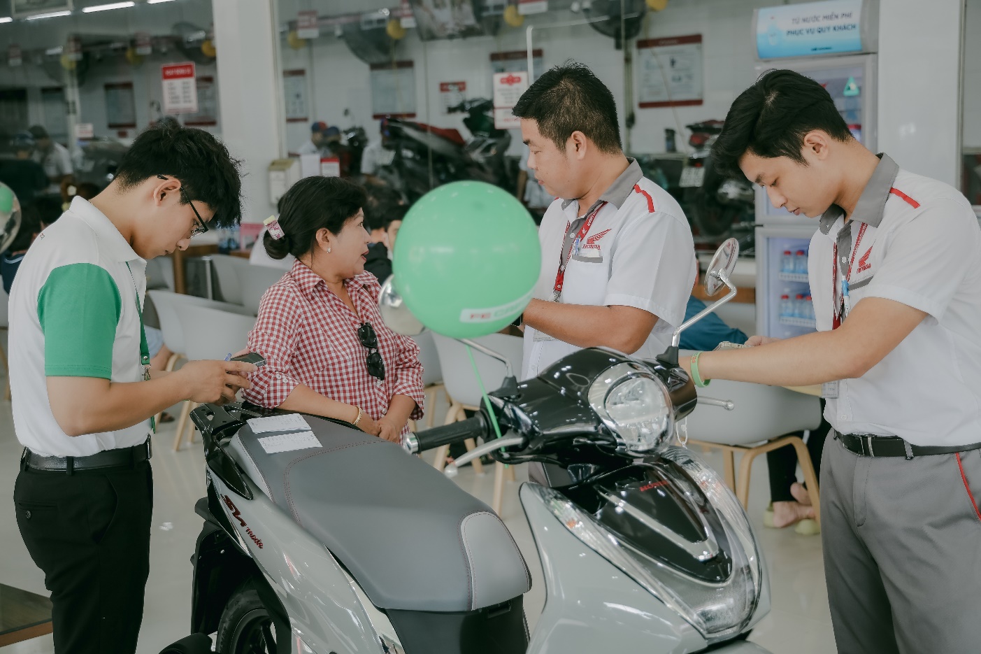 FE CREDIT đồng hành cùng người trẻ mùa tựu trường với gói ưu đãi vay mua xe máy- Ảnh 1. FE CREDIT đồng hành cùng người trẻ mùa tựu trường với gói ưu đãi vay mua xe máy- Ảnh 1.
