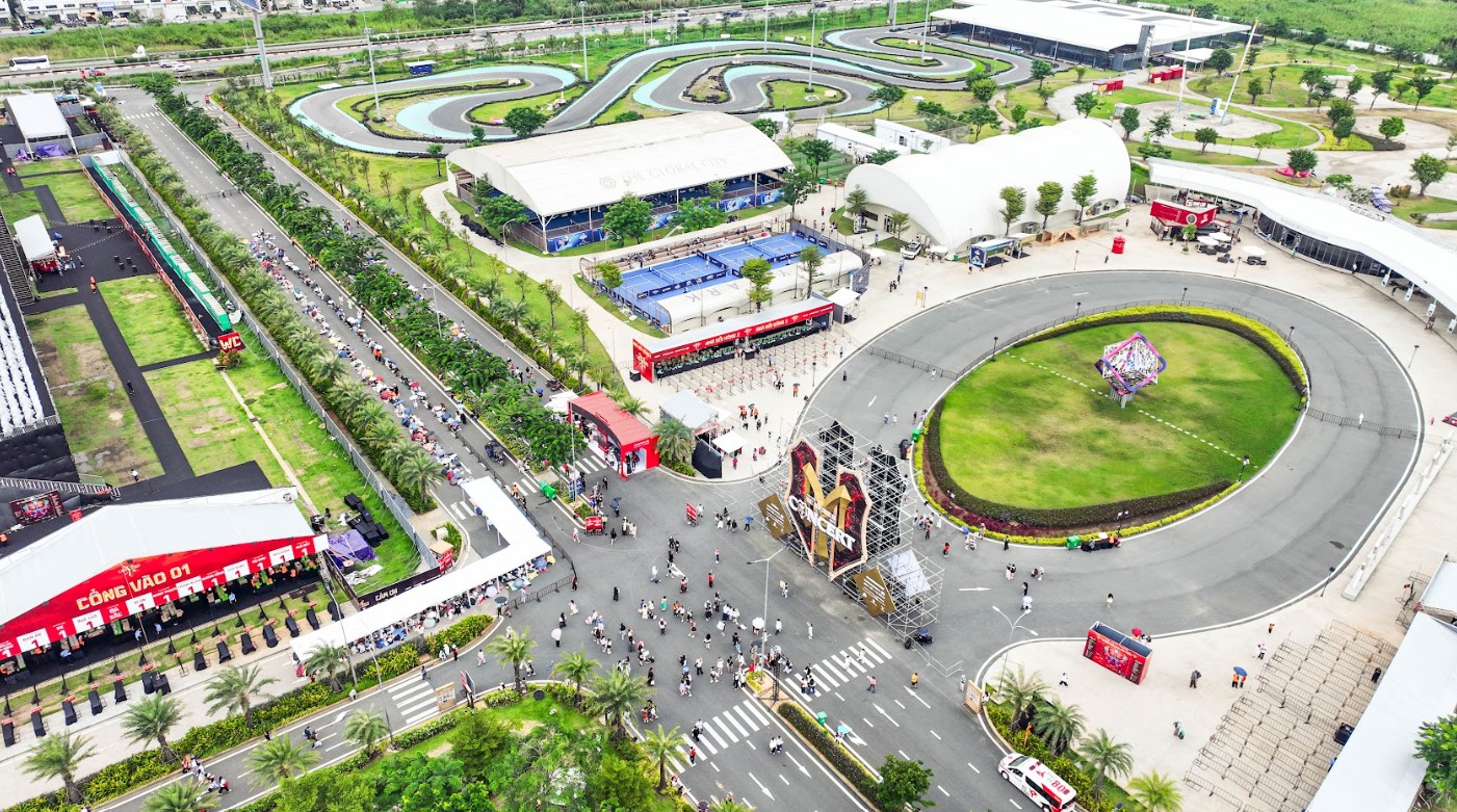 Hàng vạn khán giả hòa nhịp tại The Global City trong Anh Trai Vượt Ngàn Chông Gai- Ảnh 1. Hàng vạn khán giả hòa nhịp tại The Global City trong Anh Trai Vượt Ngàn Chông Gai- Ảnh 1.