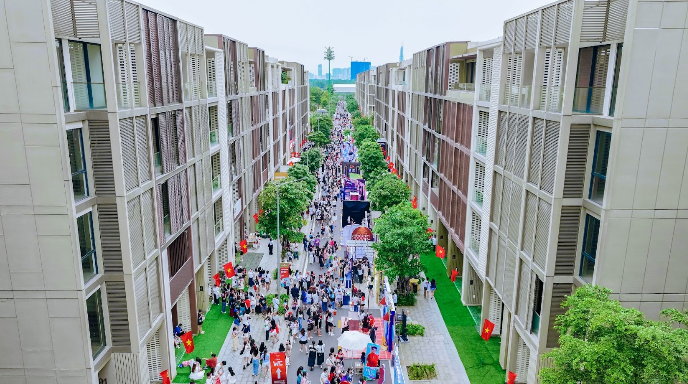 Hàng vạn khán giả hòa nhịp tại The Global City trong Anh Trai Vượt Ngàn Chông Gai- Ảnh 4. Hàng vạn khán giả hòa nhịp tại The Global City trong Anh Trai Vượt Ngàn Chông Gai- Ảnh 4.