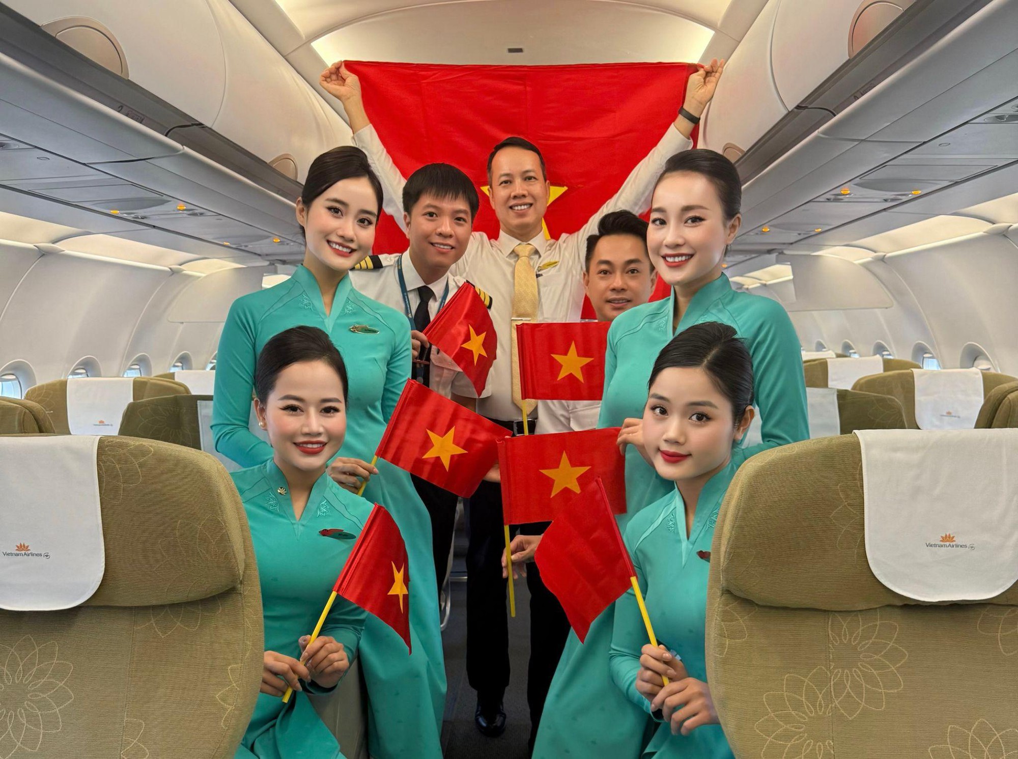 Những sứ giả 5 sao của bầu trời - Ảnh 1.