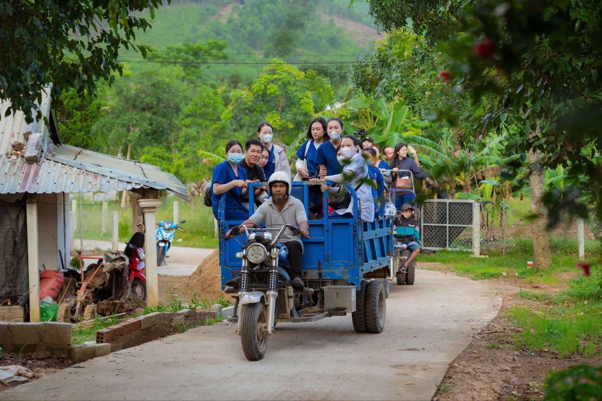 Long Châu tri ân đội ngũ: Thưởng Tết trung bình tăng 47%, cao nhất 127 triệu- Ảnh 1. Long Châu tri ân đội ngũ: Thưởng Tết trung bình tăng 47%, cao nhất 127 triệu- Ảnh 1.