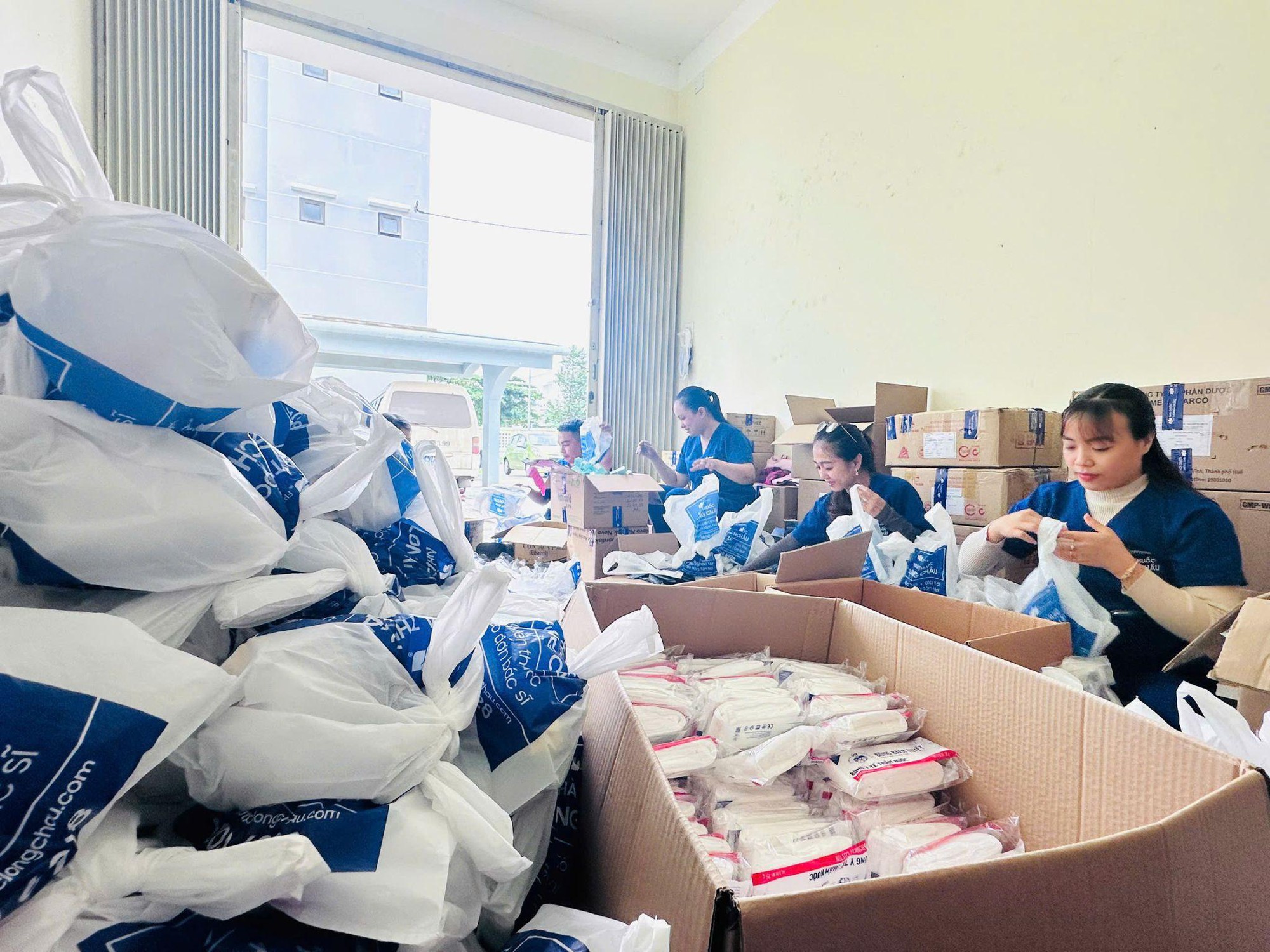 Long Châu tri ân đội ngũ: Thưởng Tết trung bình tăng 47%, cao nhất 127 triệu- Ảnh 4. Long Châu tri ân đội ngũ: Thưởng Tết trung bình tăng 47%, cao nhất 127 triệu- Ảnh 4.