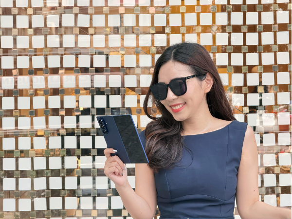 Tết là lúc người trẻ muốn làm mới mọi thứ, kể cả chiếc điện thoại - Ảnh 1.