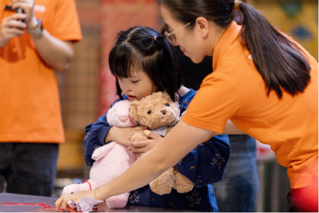 &ldquo;Chị ơi, em ngoan rồi&rdquo; v&agrave; niềm vui của những em b&eacute; đặc biệt - Ảnh 10.