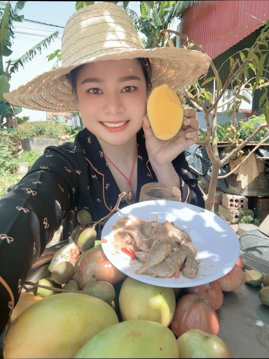 Chị L&ecirc; Thị L&agrave;: Sức h&uacute;t từ những khoảnh khắc đời thường, thu h&uacute;t hơn 400.000 người theo d&otilde;i - Ảnh 4.