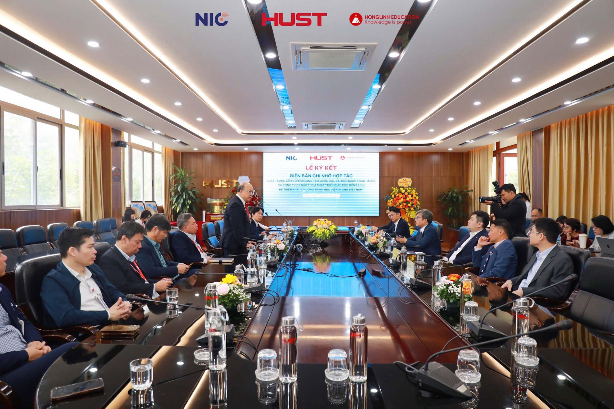 Từ 2026, học sinh, sinh viên Việt Nam có thể nhận chứng chỉ AI chuẩn quốc tế trong nước - Ảnh 1.