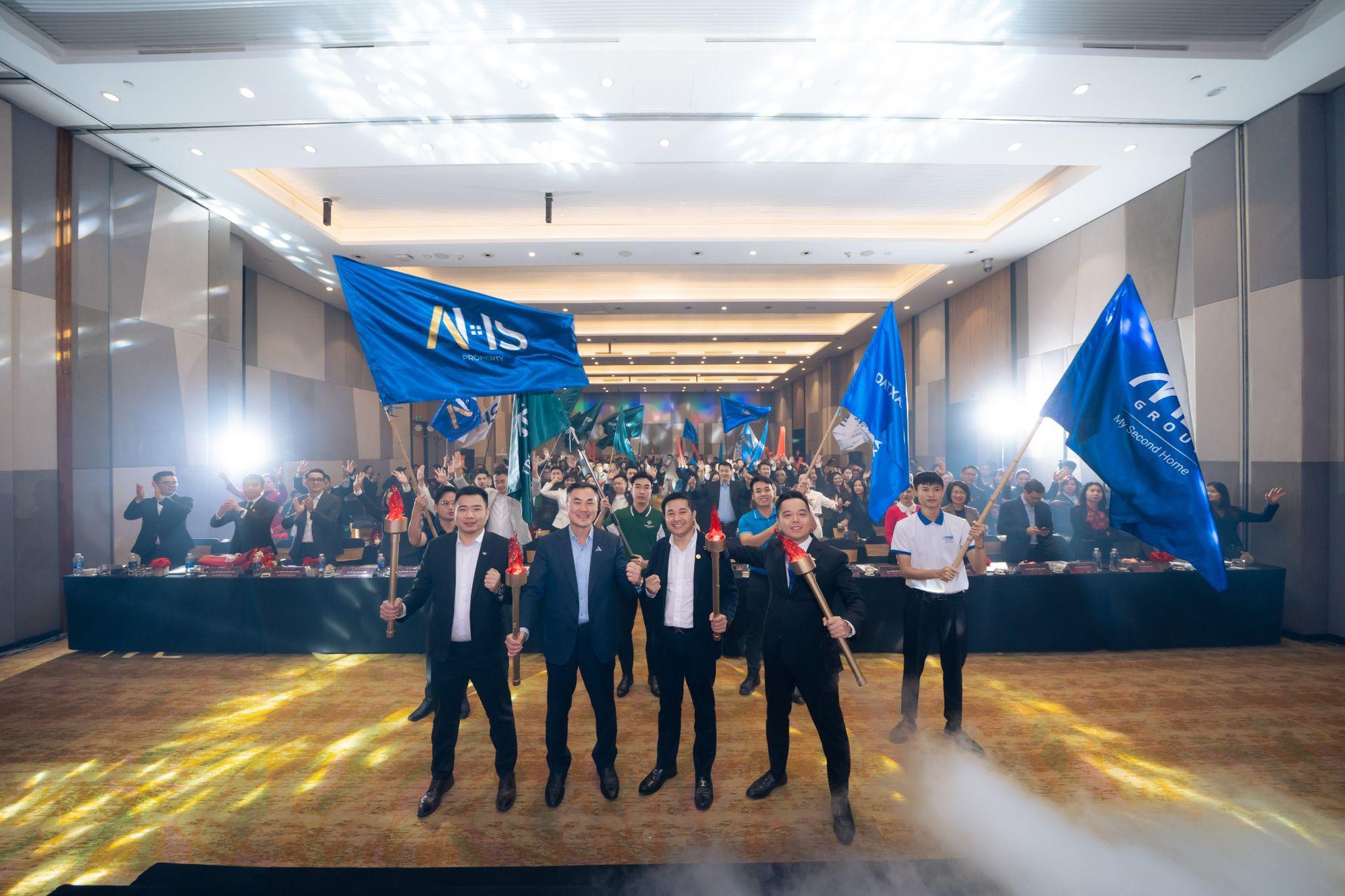 “Bộ tứ kim cương” ngành bất động sản hội tụ - thiết lập thế trận 2026 khởi sắc- Ảnh 1. “Bộ tứ kim cương” ngành bất động sản hội tụ - thiết lập thế trận 2026 khởi sắc- Ảnh 1.