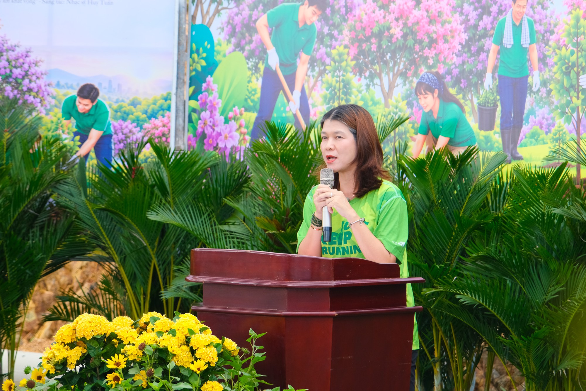 Rồng Việt bàn giao vườn cây bằng lăng 3 ha, nhận bằng khen của tỉnh Lâm Đồng- Ảnh 2.