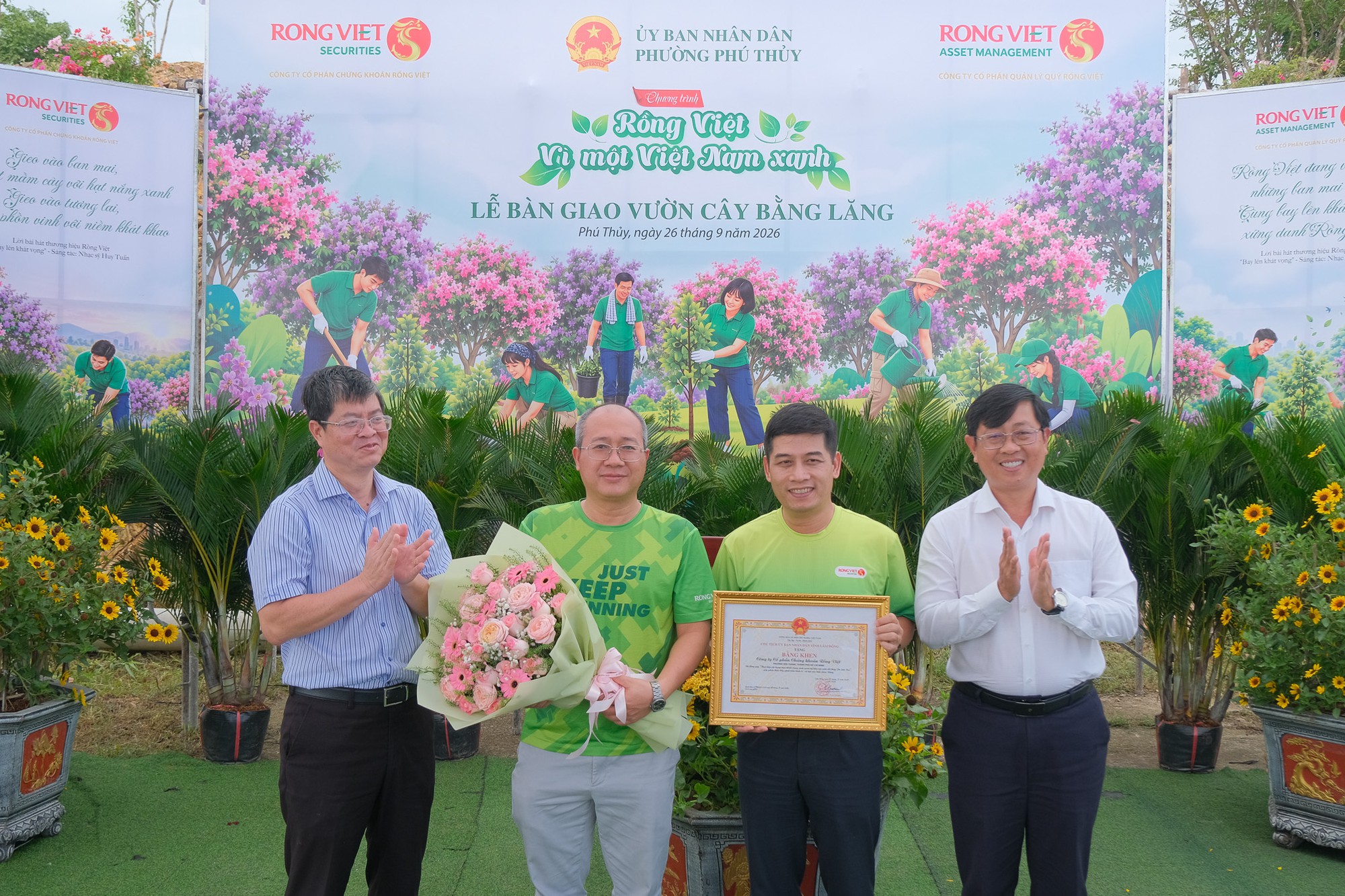 Rồng Việt bàn giao vườn cây bằng lăng 3 ha, nhận bằng khen của tỉnh Lâm Đồng- Ảnh 4.