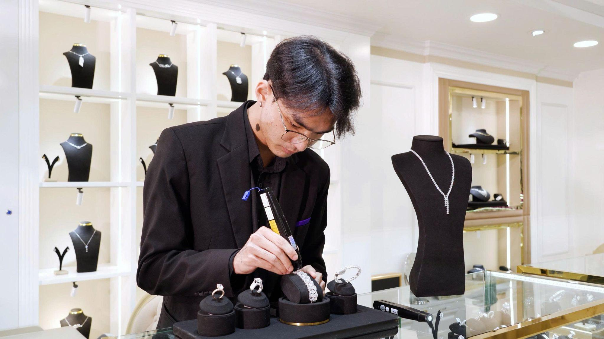 Kim cương nuôi cấy có phải nguyên nhân khiến thị trường kim cương thiên nhiên chao đảo?- Ảnh 1. Kim cương nuôi cấy có phải nguyên nhân khiến thị trường kim cương thiên nhiên chao đảo?- Ảnh 1.