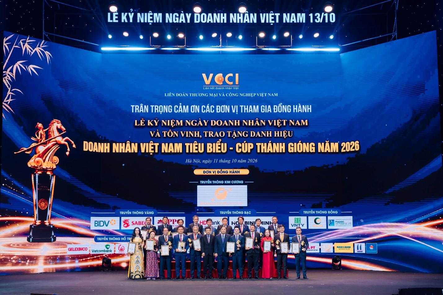 Ông Nguyễn Xuân Thành được vinh danh “Doanh nhân Việt Nam tiêu biểu xuất sắc – Cúp Thánh Gióng năm 2026”- Ảnh 1. Ông Nguyễn Xuân Thành được vinh danh “Doanh nhân Việt Nam tiêu biểu xuất sắc – Cúp Thánh Gióng năm 2026”- Ảnh 1.