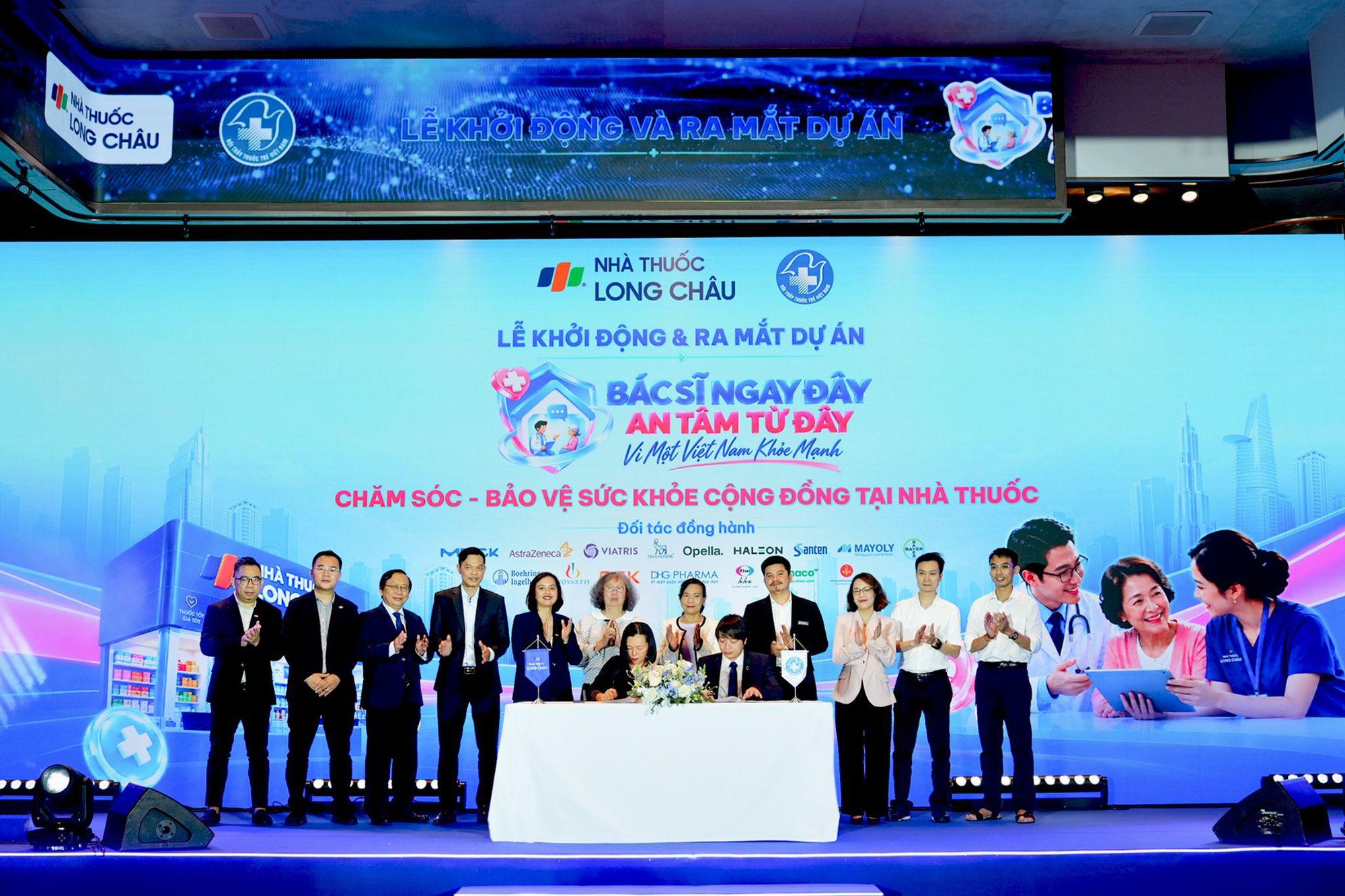 Long Châu cùng Hội Thầy thuốc trẻ Việt Nam tiên phong đưa bác sĩ đến nhà thuốc- Ảnh 1. Long Châu cùng Hội Thầy thuốc trẻ Việt Nam tiên phong đưa bác sĩ đến nhà thuốc- Ảnh 1.