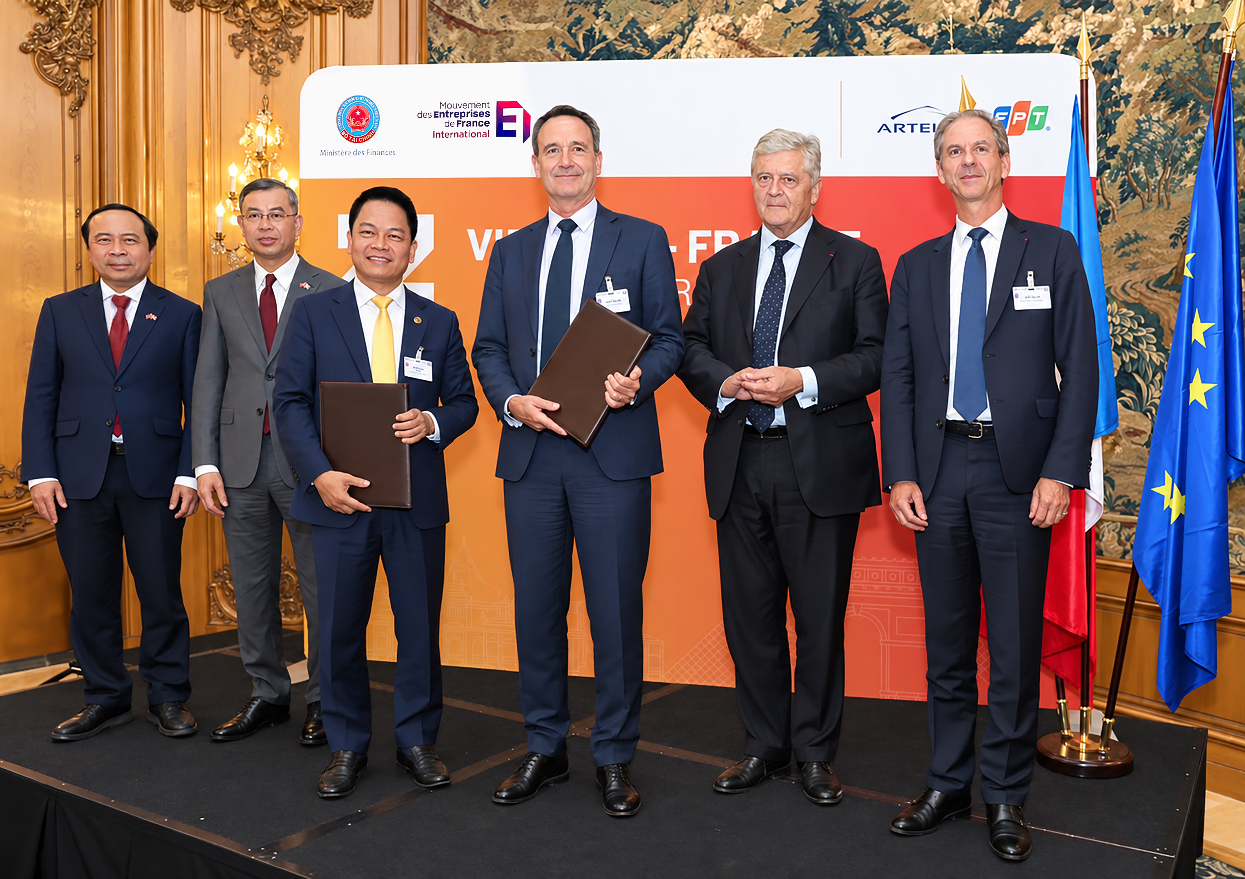 Lễ trao thỏa thuận hợp tác dự án LNG Long Sơn giữa T&T Energy và TotalEnergies