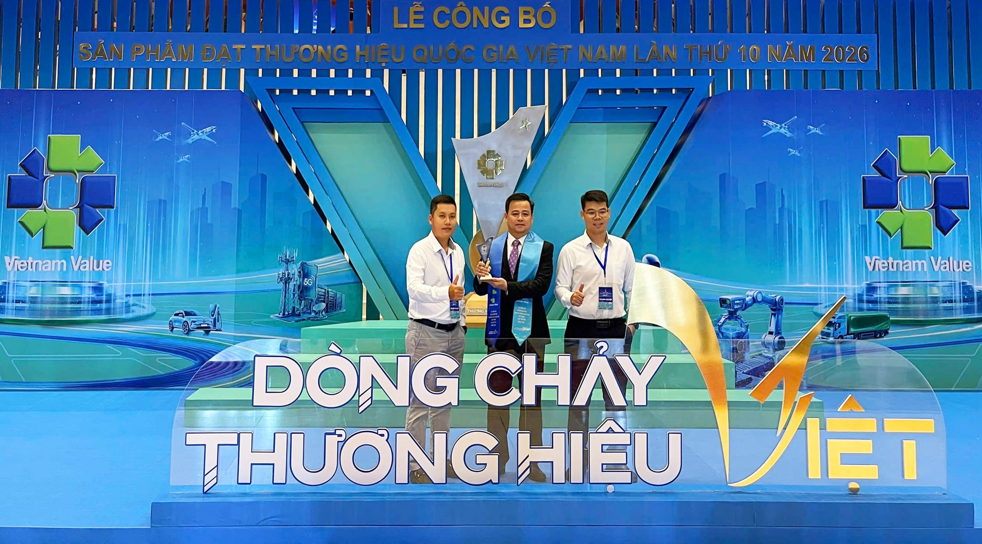 VAS ghi thêm dấu son “Thương hiệu quốc gia” trước cột mốc 30 năm- Ảnh 2. VAS ghi thêm dấu son “Thương hiệu quốc gia” trước cột mốc 30 năm- Ảnh 2.