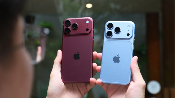 Trên tay iPhone 18 Pro và Pro Max sau 10 ngày: Cầm nắm, trọng lượng và độ hoàn thiện ngoài đời - Ảnh 1. Trên tay iPhone 18 Pro và Pro Max sau 10 ngày: Cầm nắm, trọng lượng và độ hoàn thiện ngoài đời - Ảnh 1.