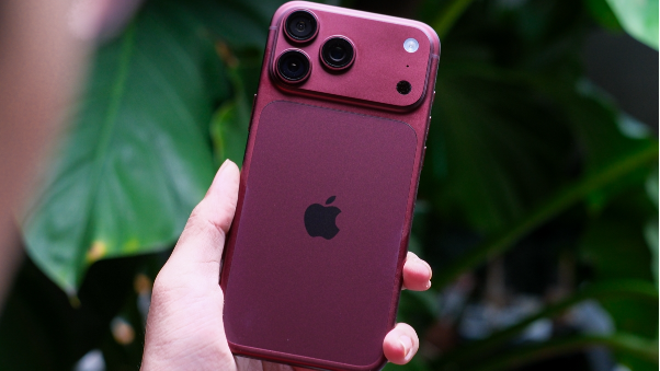 Trên tay iPhone 18 Pro và Pro Max sau 10 ngày: Cầm nắm, trọng lượng và độ hoàn thiện ngoài đời - Ảnh 4. Trên tay iPhone 18 Pro và Pro Max sau 10 ngày: Cầm nắm, trọng lượng và độ hoàn thiện ngoài đời - Ảnh 4.