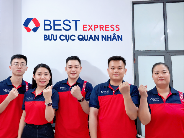 Những đ&oacute;a hồng tr&ecirc;n y&ecirc;n xe: Chuyện nữ shipper 7 năm bền bỉ với nghề giao h&agrave;ng - Ảnh 2.