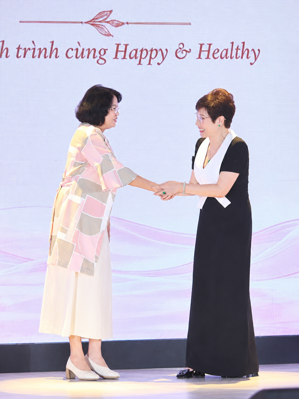 Bà Đặng Thanh Hằng ra mắt phòng khám chăm sóc sức khỏe chủ động bên vịnh Hạ Long- Ảnh 2.