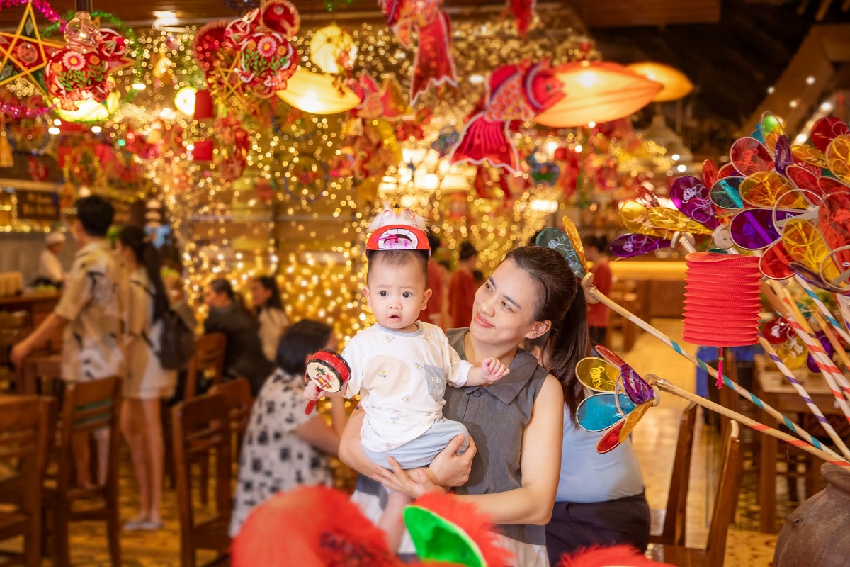 VinWonders Cần Giờ: “Cỗ máy thời gian” đưa du khách du hành qua mọi mùa lễ hội khắp toàn cầu - Ảnh 3. VinWonders Cần Giờ: “Cỗ máy thời gian” đưa du khách du hành qua mọi mùa lễ hội khắp toàn cầu - Ảnh 3.