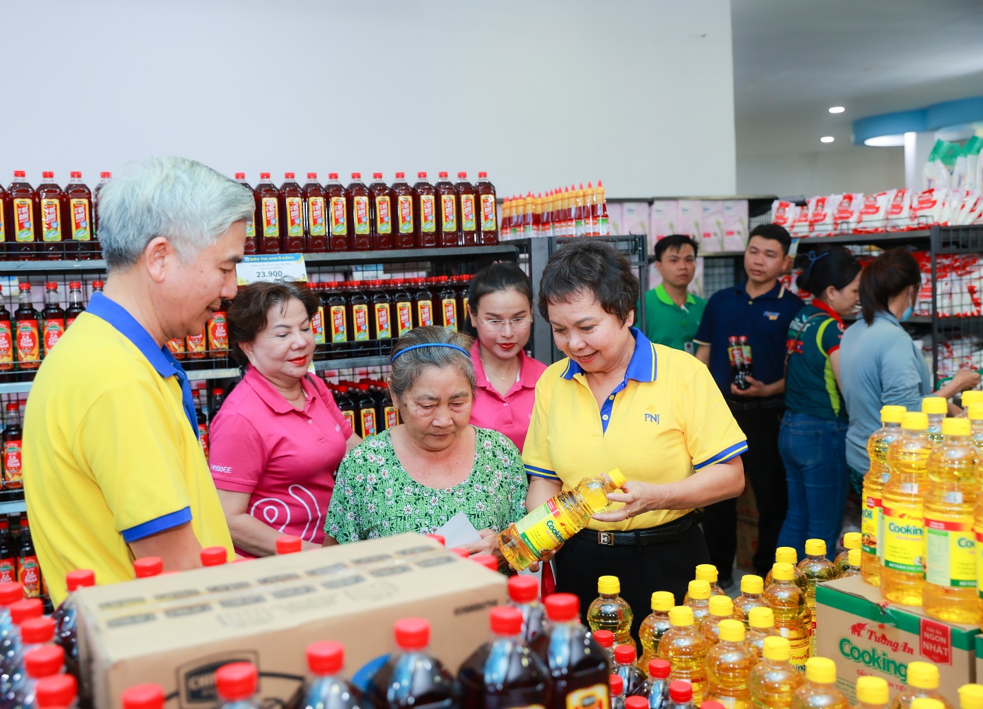 Siêu thị mini 0 đồng 2026: PNJ lan tỏa Tết yêu thương đến 15.000 bà con- Ảnh 1. Siêu thị mini 0 đồng 2026: PNJ lan tỏa Tết yêu thương đến 15.000 bà con- Ảnh 1.