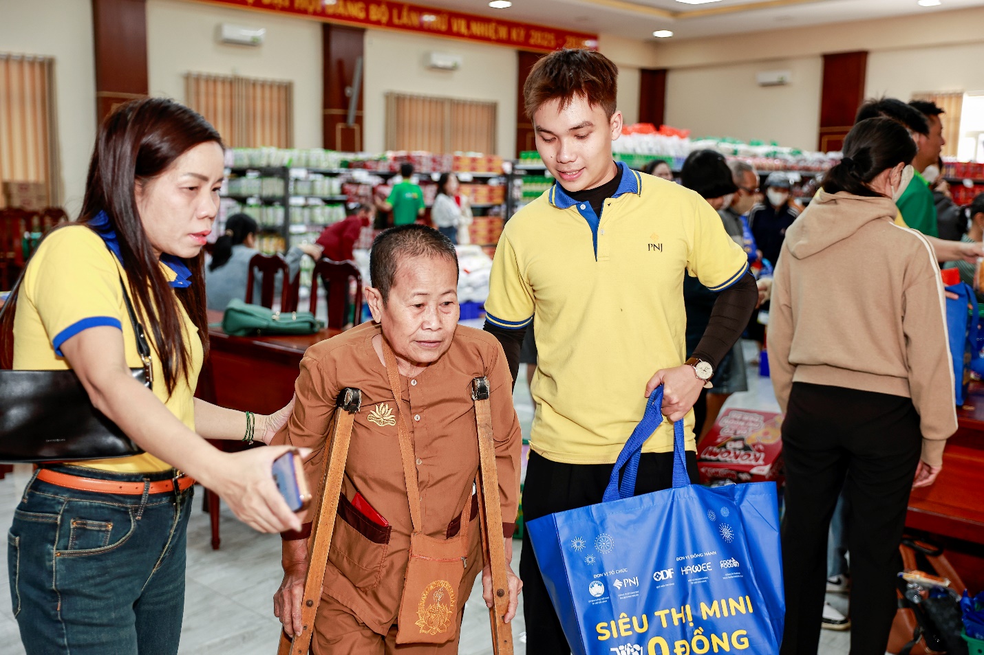 Siêu thị mini 0 đồng 2026: PNJ lan tỏa Tết yêu thương đến 15.000 bà con- Ảnh 2. Siêu thị mini 0 đồng 2026: PNJ lan tỏa Tết yêu thương đến 15.000 bà con- Ảnh 2.