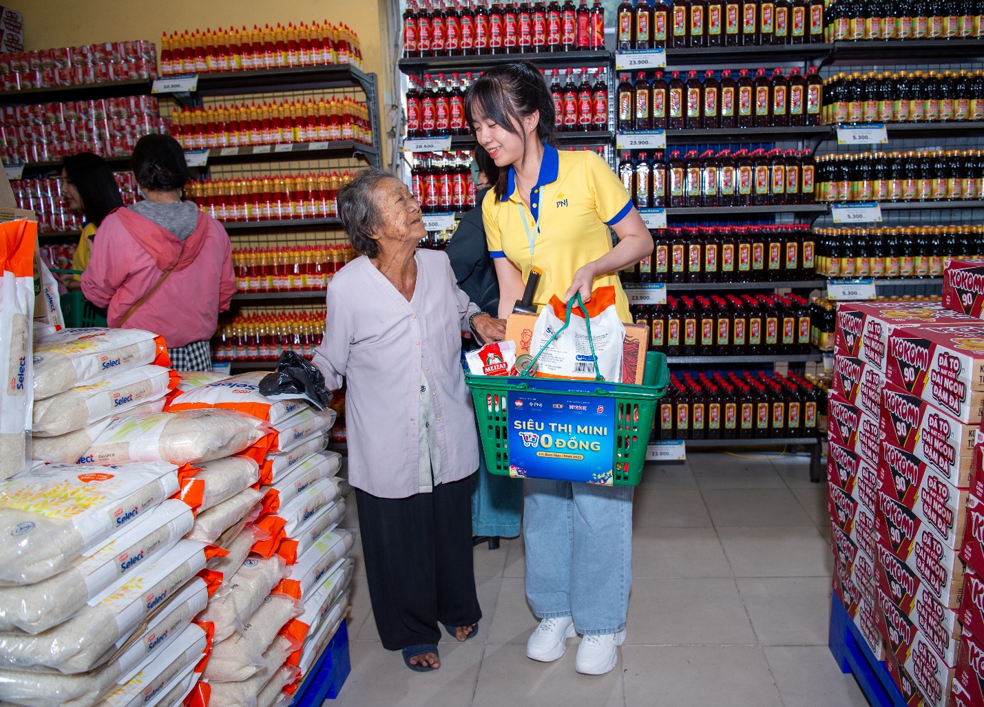 Siêu thị mini 0 đồng 2026: PNJ lan tỏa Tết yêu thương đến 15.000 bà con- Ảnh 5. Siêu thị mini 0 đồng 2026: PNJ lan tỏa Tết yêu thương đến 15.000 bà con- Ảnh 5.