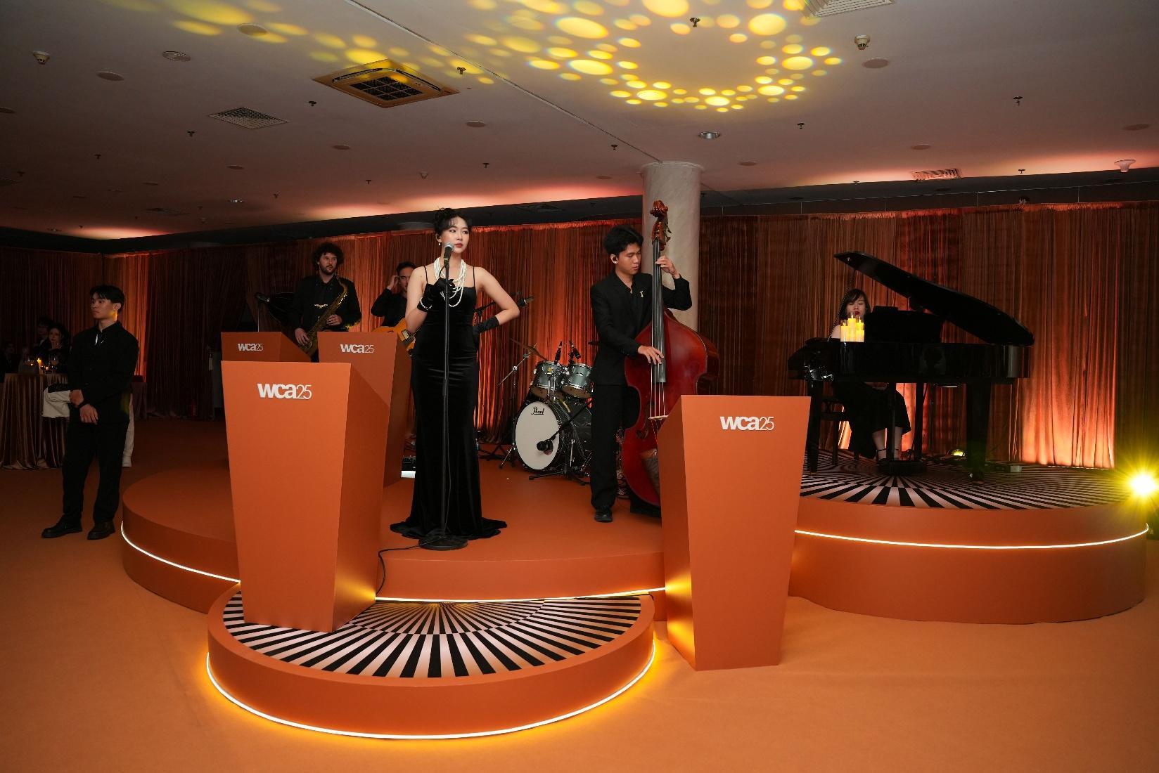 Cận cảnh sự kiện gặp gỡ của những người tiên phong góp phần kiến tạo sự phát triển Việt Nam - Ảnh 1.