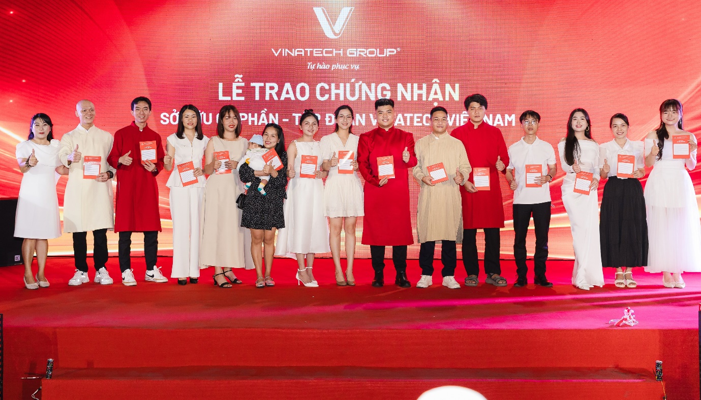 Doanh nghiệp top đầu ngành giá kệ thưởng Tết lớn - Tặng ô tô thay lời tri ân nhân viên- Ảnh 2.