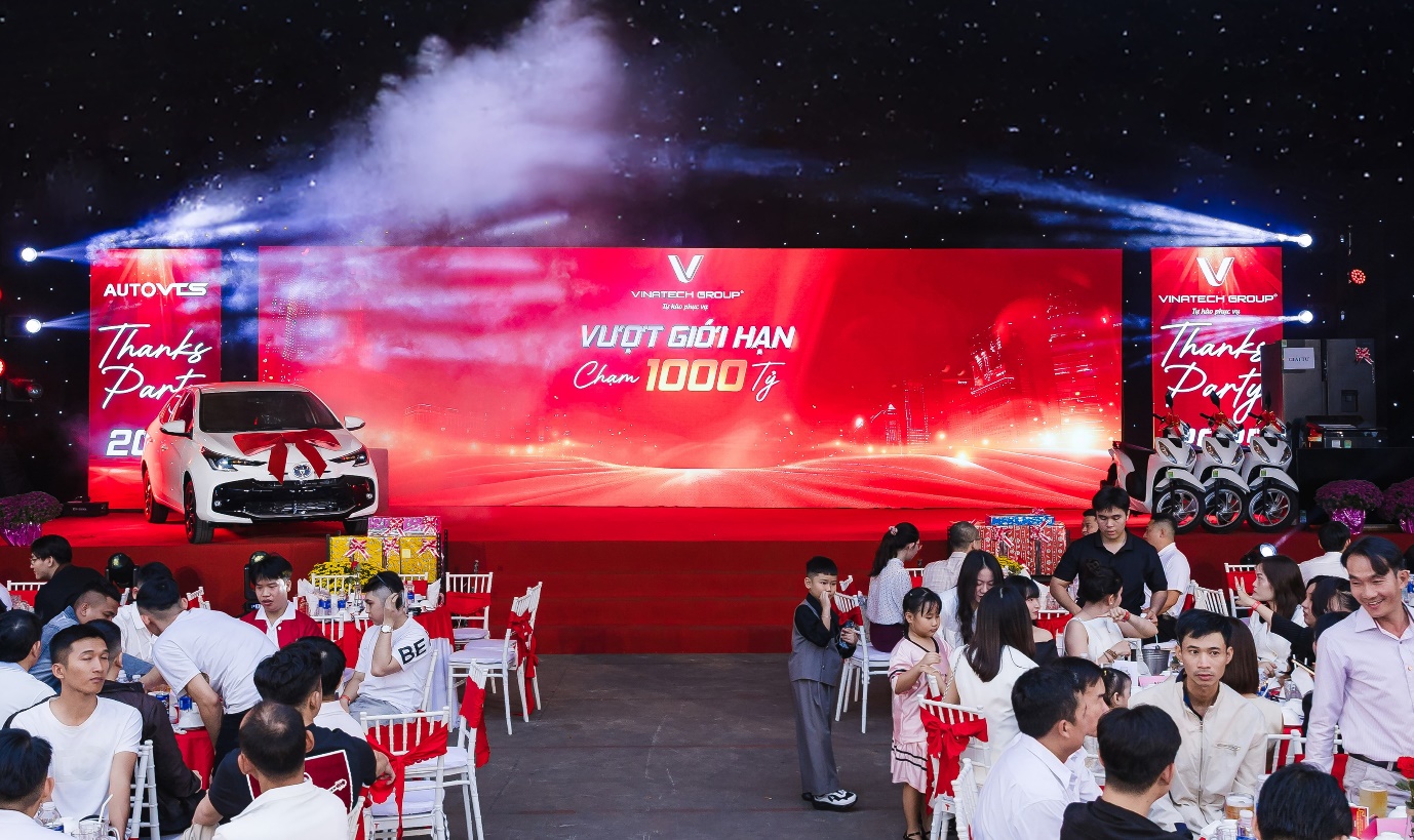 Doanh nghiệp top đầu ngành giá kệ thưởng Tết lớn - Tặng ô tô thay lời tri ân nhân viên- Ảnh 3.