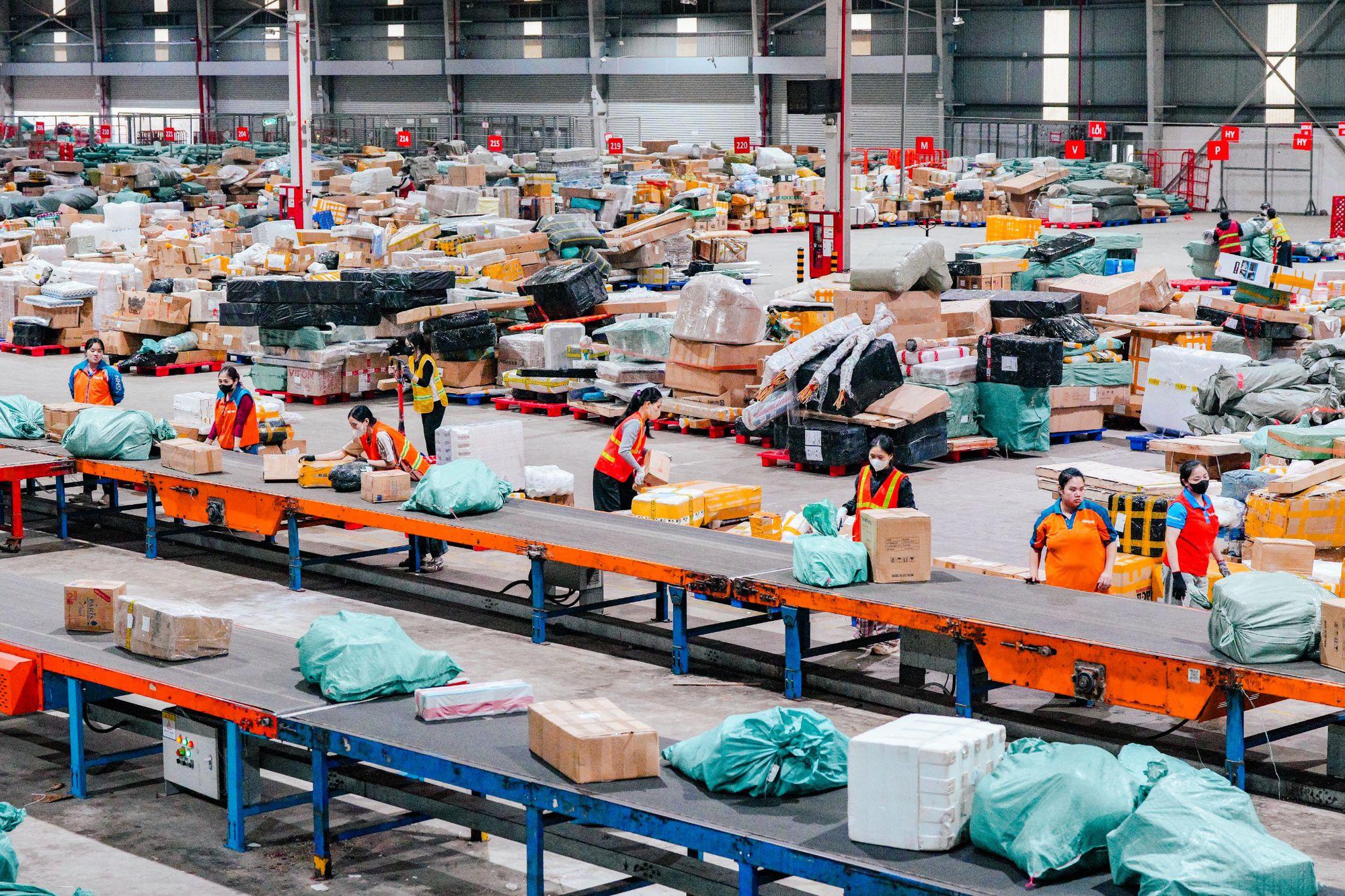 Giao Hàng Nhanh khai trương trung tâm trung chuyển Hưng Yên, tăng tốc đua logistics- Ảnh 2.