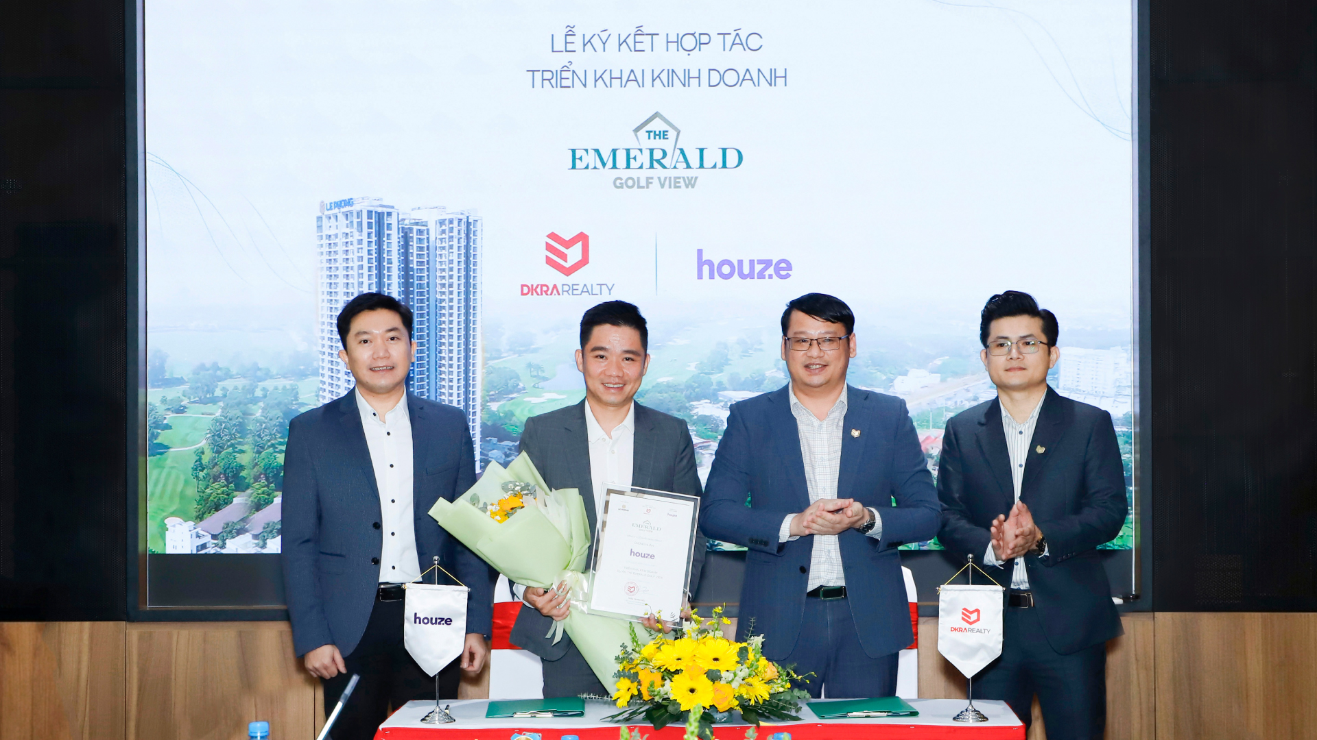 Houze triển khai tiếp thị kinh doanh 200 sản phẩm đẹp nhất The Emerald Golf View- Ảnh 1.