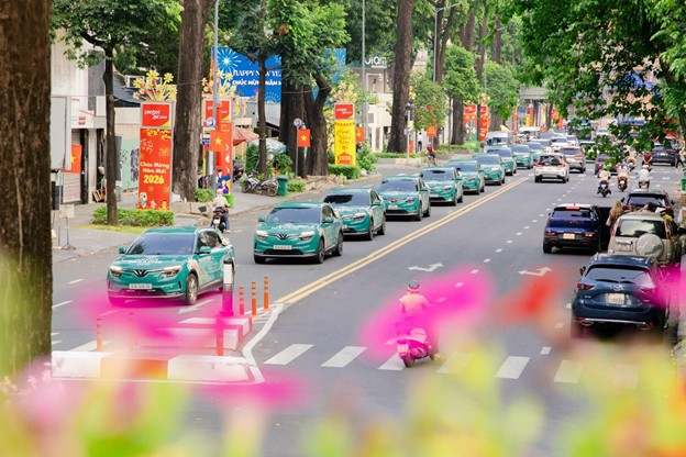 Mayhomes cùng Vinhomes Green Paradise mang Sức sống xanh triệu năm nhuộm thắm phố phường TP.HCM ngày 8/3 - Ảnh 1.