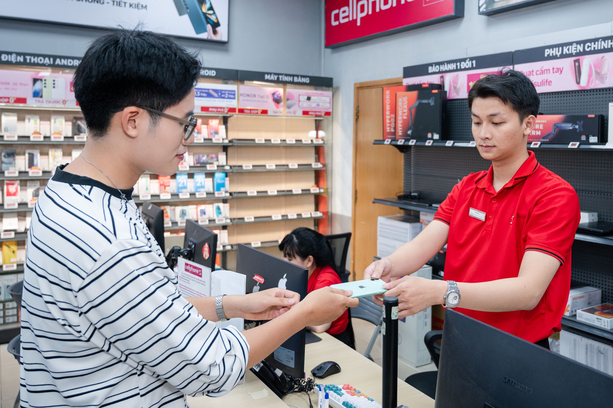 CellphoneS mở bán iPhone 17e mới, thêm màu sắc Hồng, ưu đãi hơn 2.5 triệu - Ảnh 2. CellphoneS mở bán iPhone 17e mới, thêm màu sắc Hồng, ưu đãi hơn 2.5 triệu - Ảnh 2.