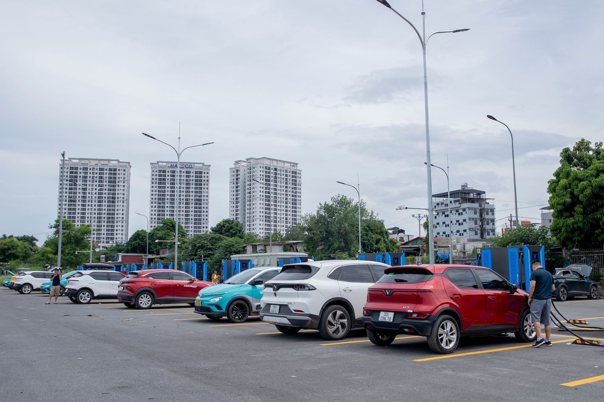 Chuyên gia: Siêu trạm sạc của V-Green sẽ nâng tầm trải nghiệm cho người dùng xe điện- Ảnh 1.