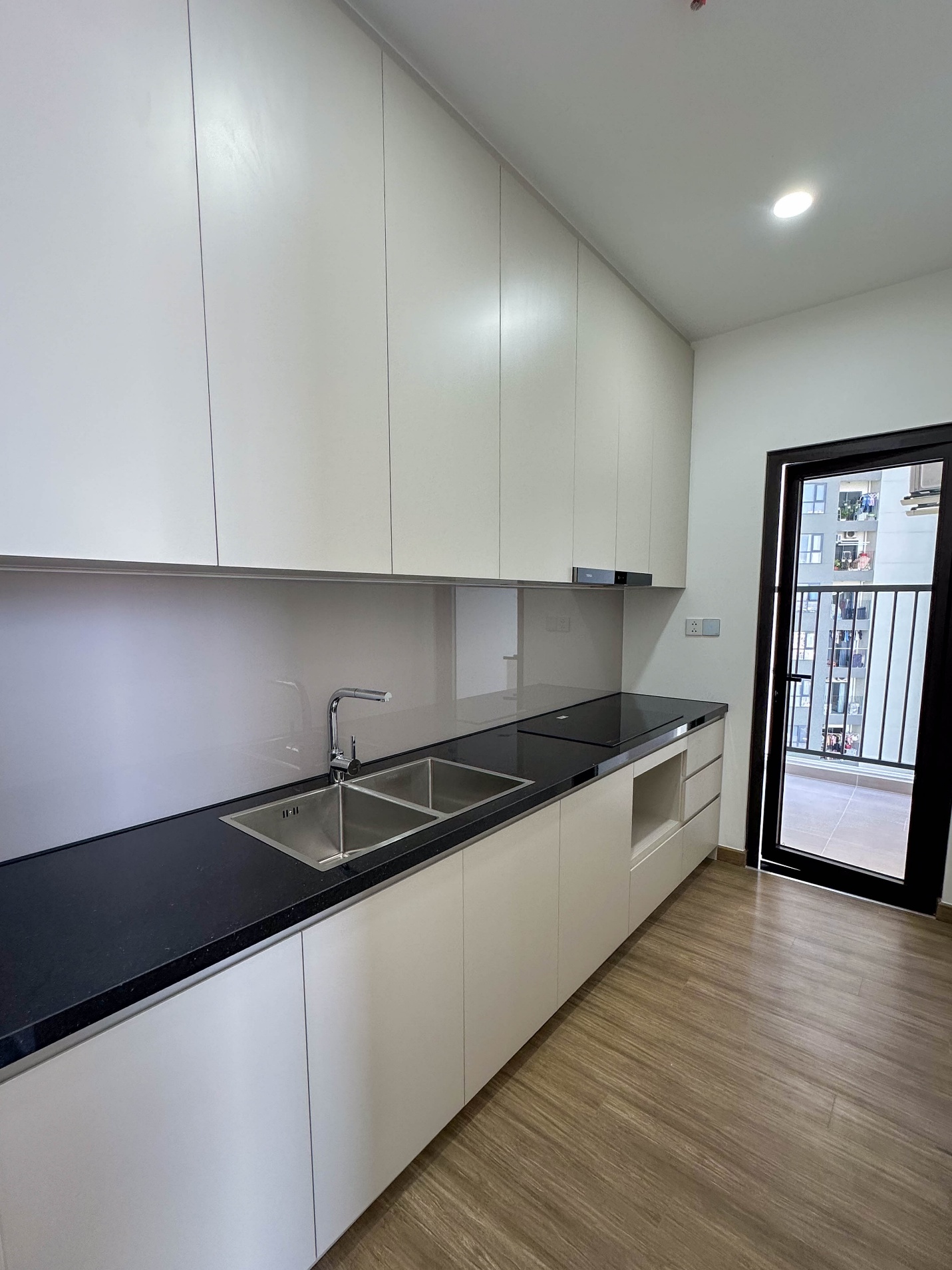 Không gian sống khác biệt tại căn hộ trần cao Hi-ceiling - Ảnh 2.