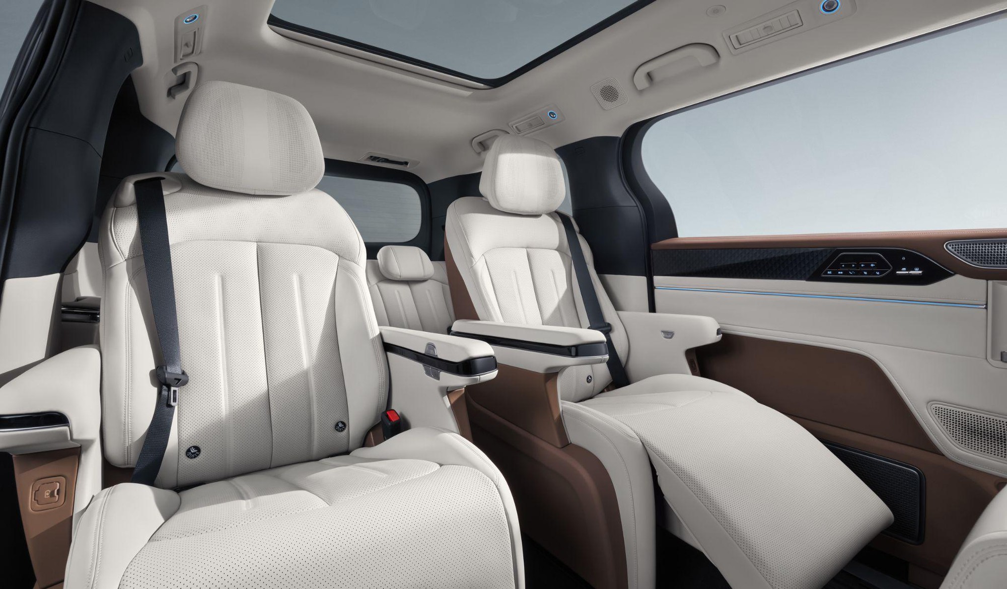 MPV cao cấp: thế hệ Limousine mới cho giới lãnh đạo- Ảnh 2.