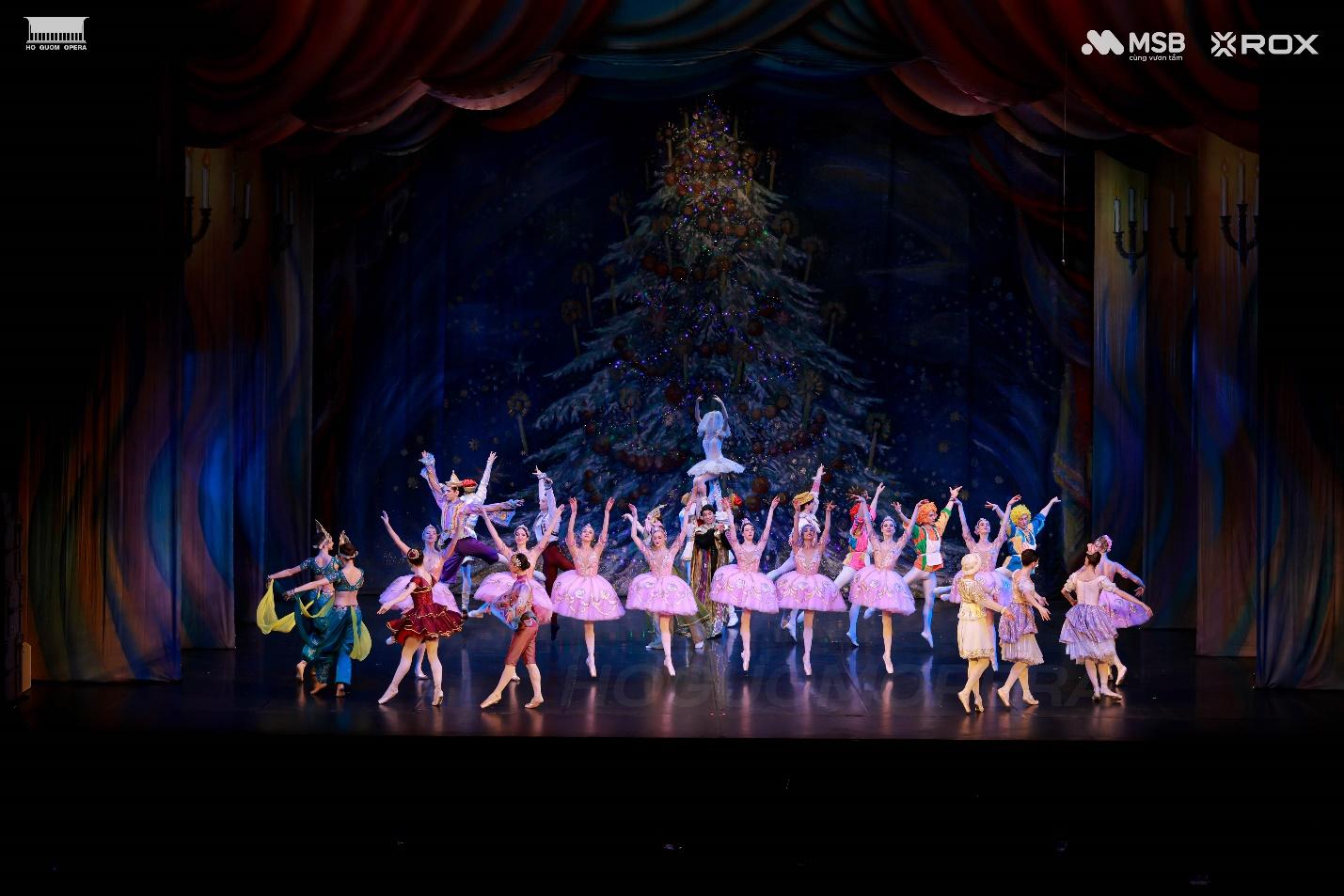 Khán giả Hà Nội say mê thế giới kỳ ảo của “Kẹp hạt dẻ”- Ảnh 8.