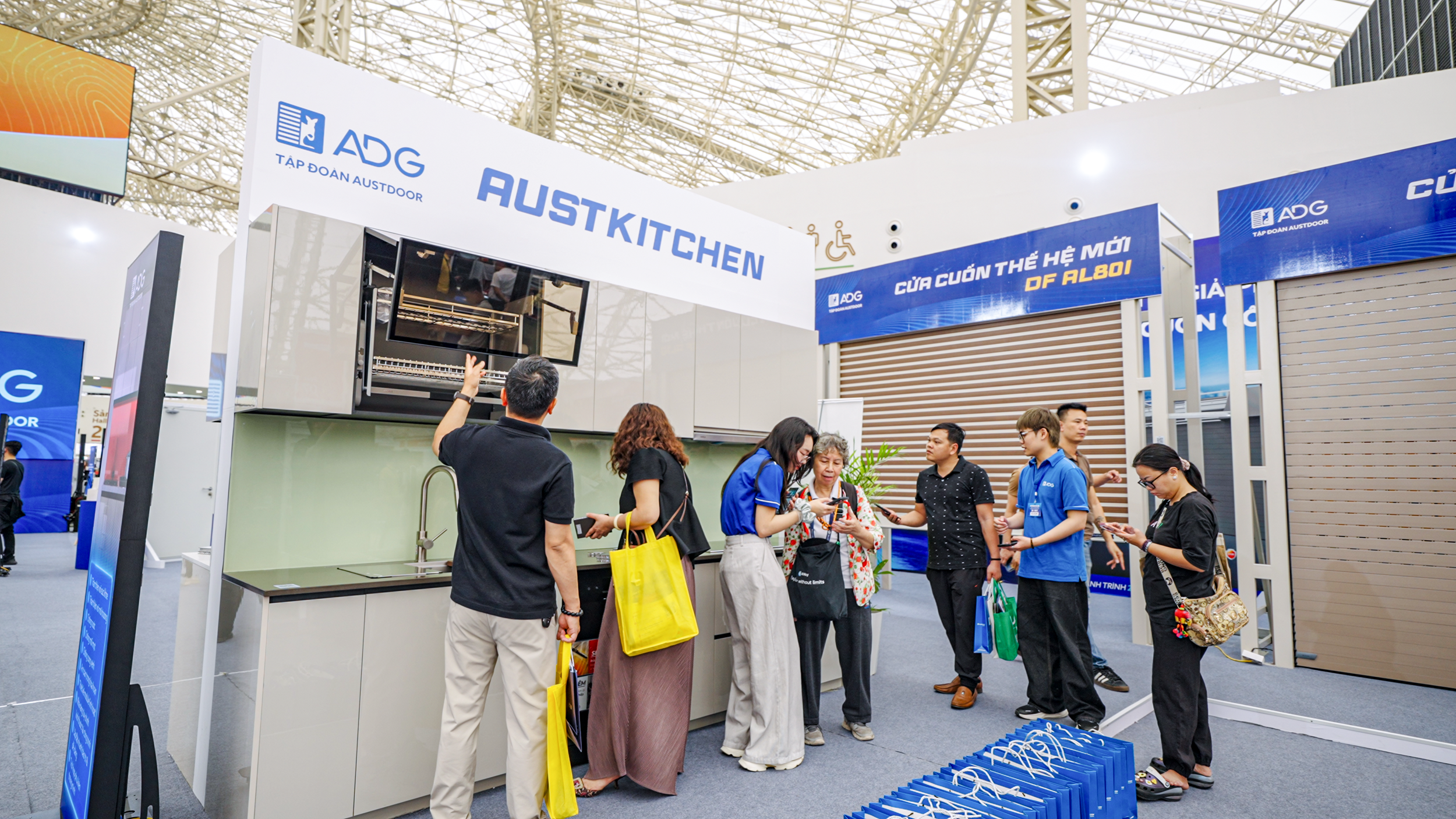 Tập đoàn Austdoor gây ấn tượng với gian hàng 600m2 tại Vietbuild 2026- Ảnh 4.