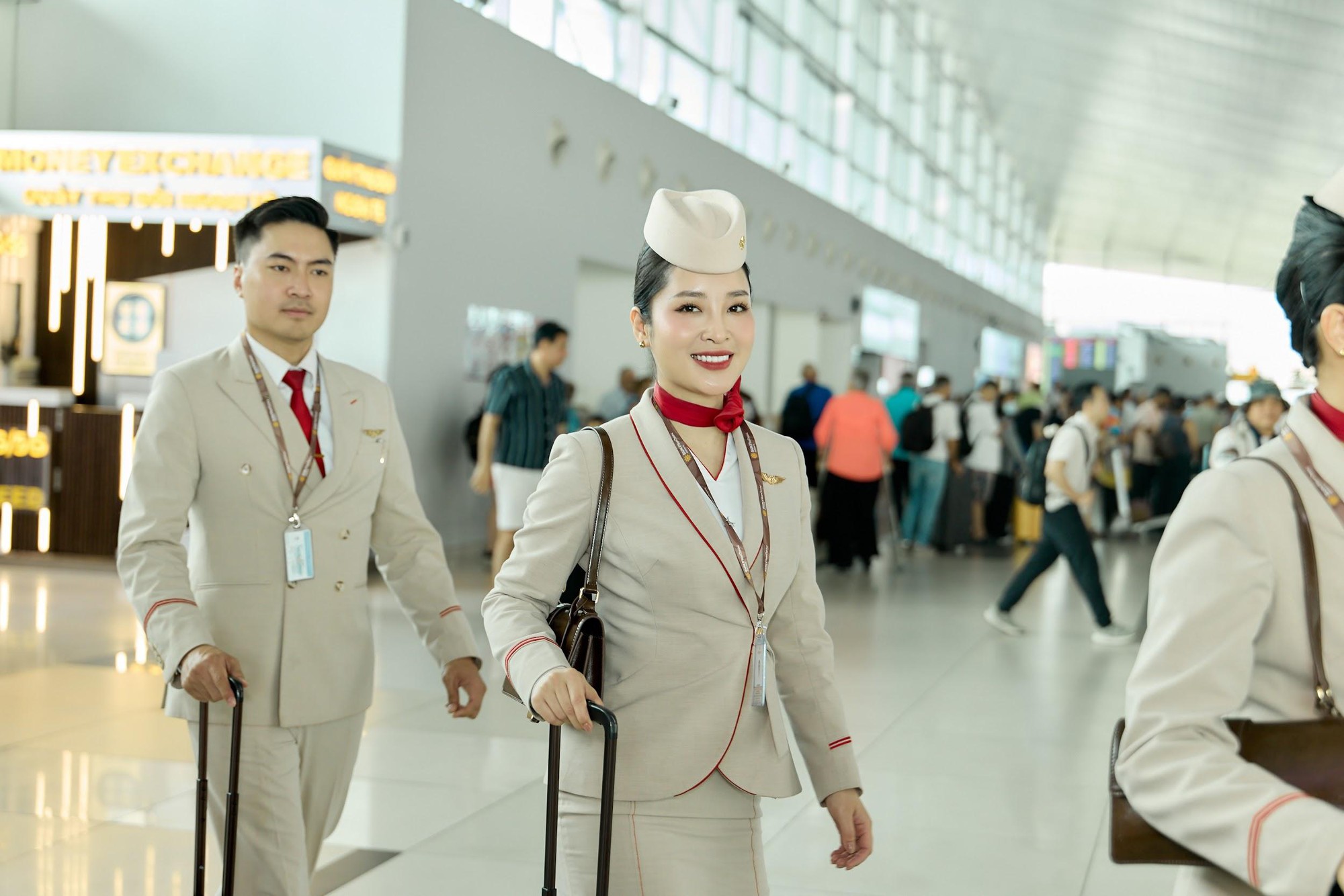 Hơn 200 khách đến Phú Quốc trên chuyến bay quốc tế đầu tiên của Sun PhuQuoc Airways- Ảnh 1.