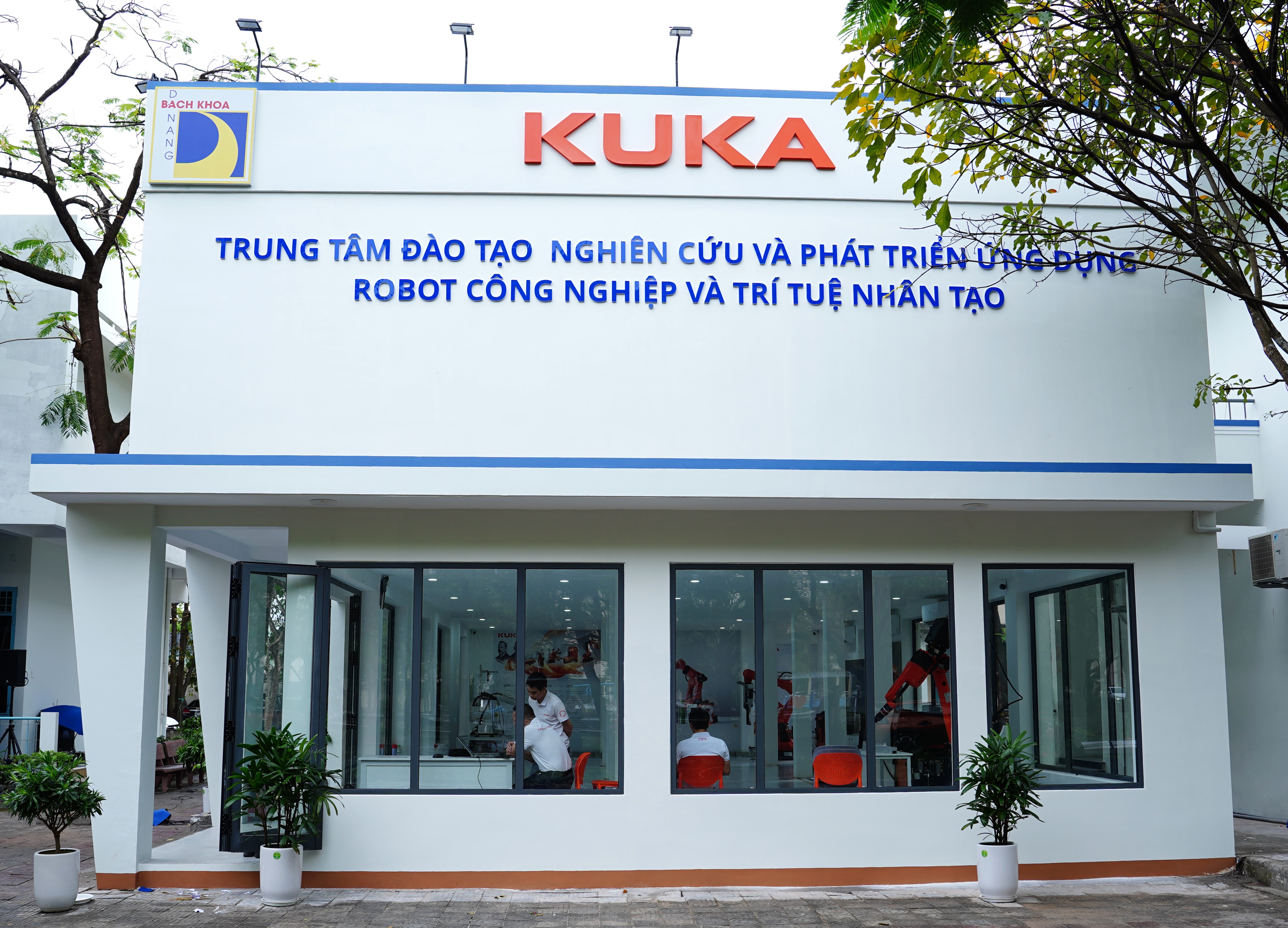 KUKA – Hãng Robot đặt nền móng hệ sinh thái Robot & AI tại miền Trung- Ảnh 1.