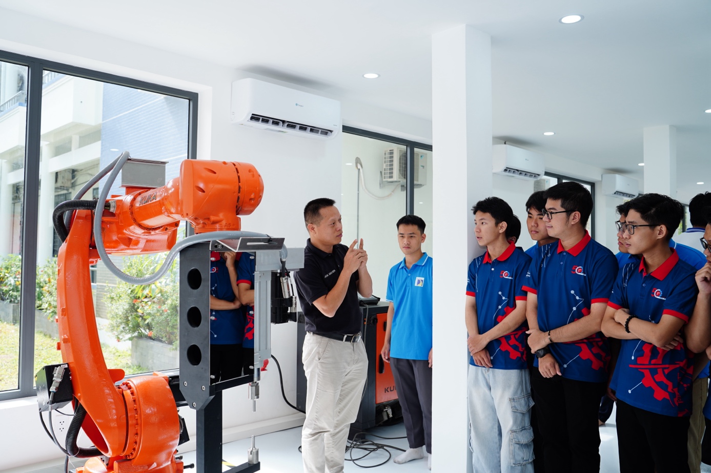 KUKA – Hãng Robot đặt nền móng hệ sinh thái Robot & AI tại miền Trung- Ảnh 3.