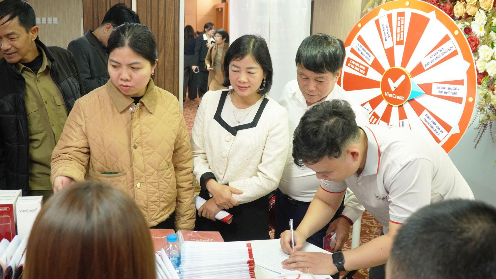 VietCredit hợp tác với FAST giúp doanh nghiệp tiếp cận nguồn vốn kinh doanh- Ảnh 1.