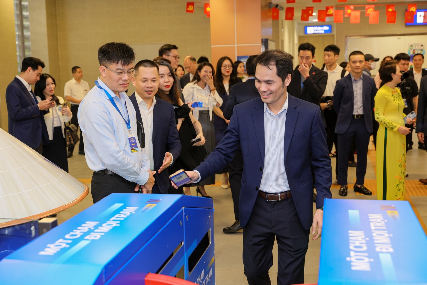 VNPT Money và Hà Nội Metro ra mắt “Tiện ích Metro” cho du lịch tàu hỏa không dùng tiền mặt – Ảnh 2