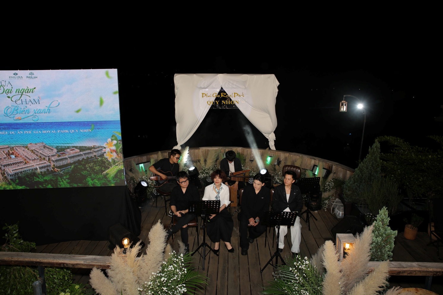 Liveshow “giữa đại ngàn chạm biển xanh”: Trải nghiệm Liveshow “giữa đại ngàn chạm biển xanh”: Trải nghiệm