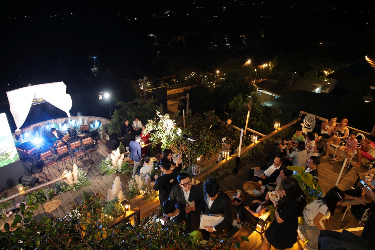 Liveshow “giữa đại ngàn chạm biển xanh”: Trải nghiệm Liveshow “giữa đại ngàn chạm biển xanh”: Trải nghiệm