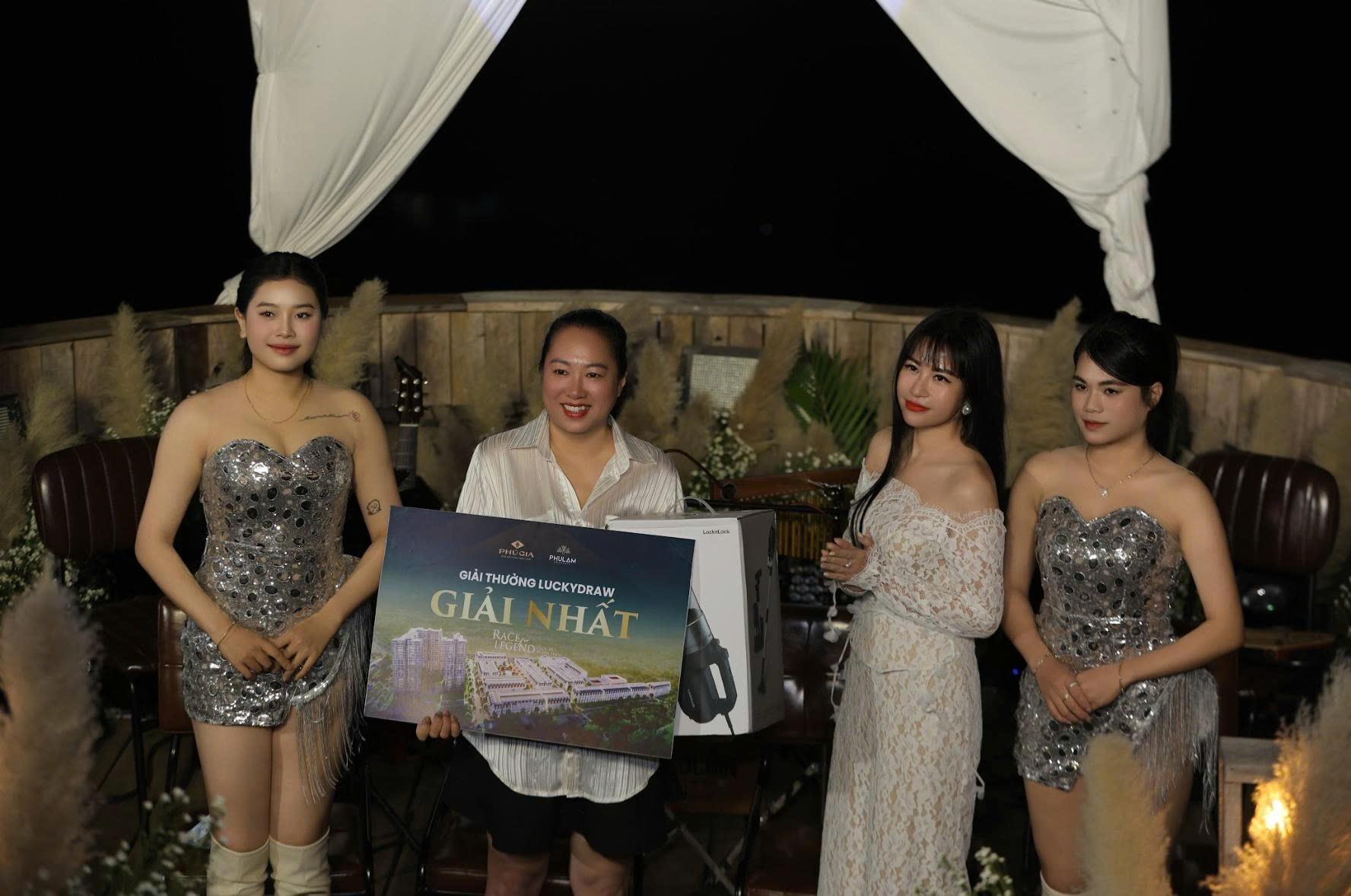 Liveshow “giữa đại ngàn chạm biển xanh”: Trải nghiệm Liveshow “giữa đại ngàn chạm biển xanh”: Trải nghiệm