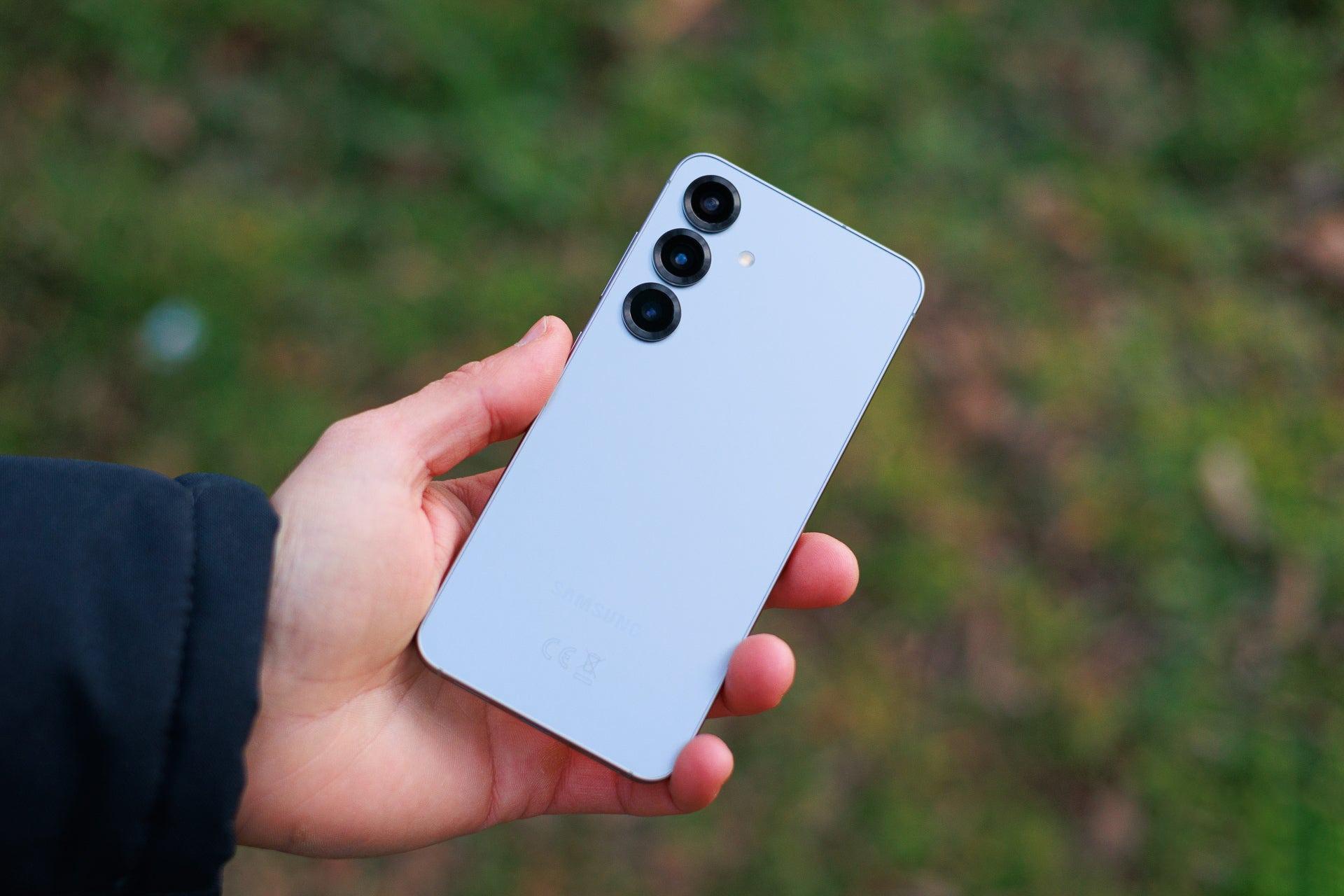 Vì sao 2026 Galaxy S25 trở nên đáng mua hơn bao giờ hết?- Ảnh 1.